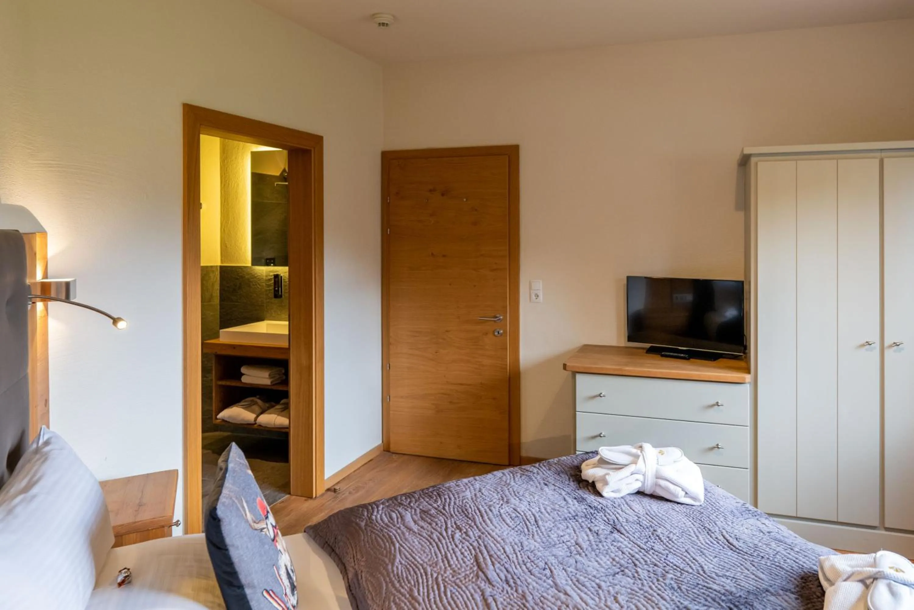 Photo of the whole room, Bed in Princess Bergfrieden