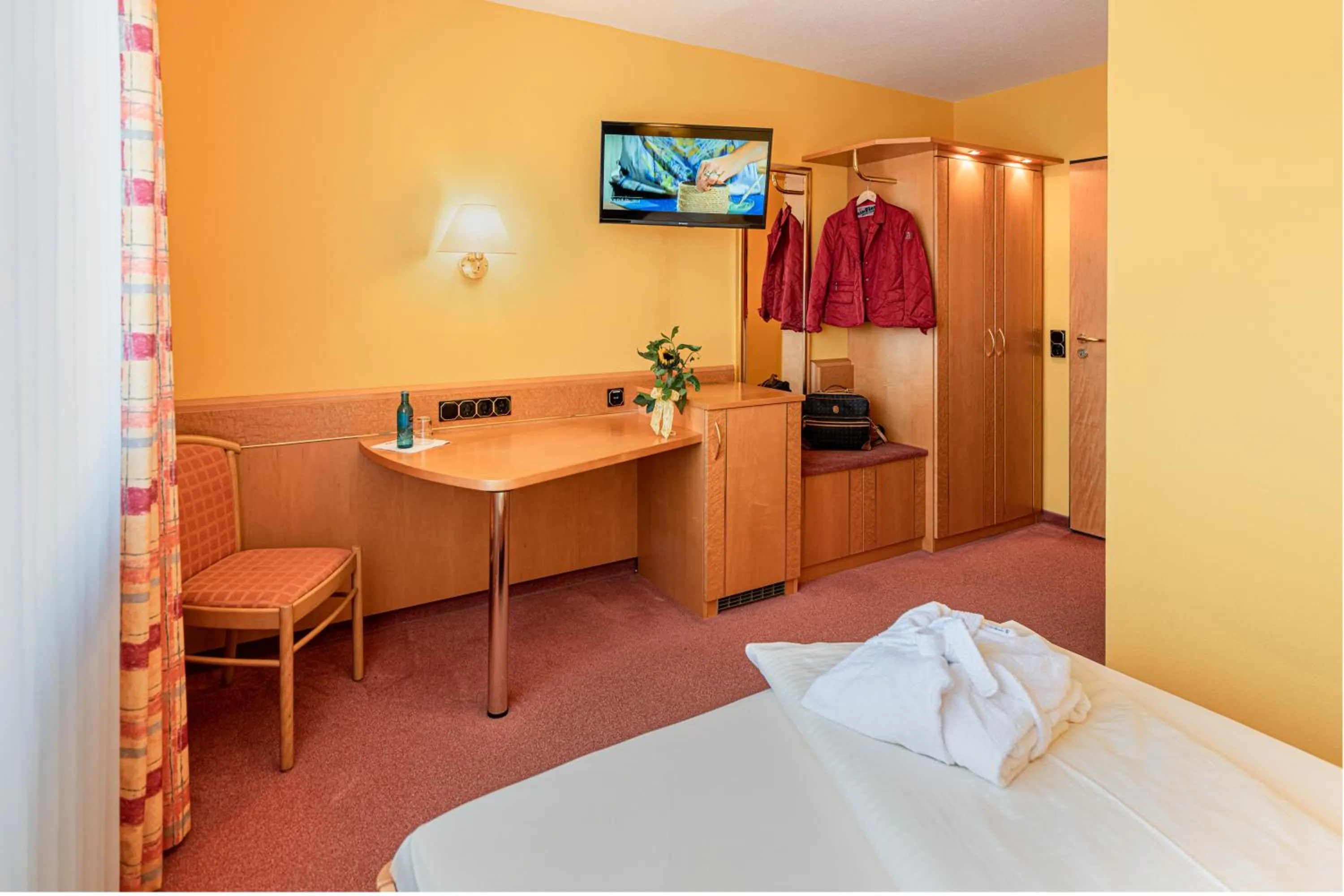 Photo of the whole room, Bed in KIShotel am Kurpark