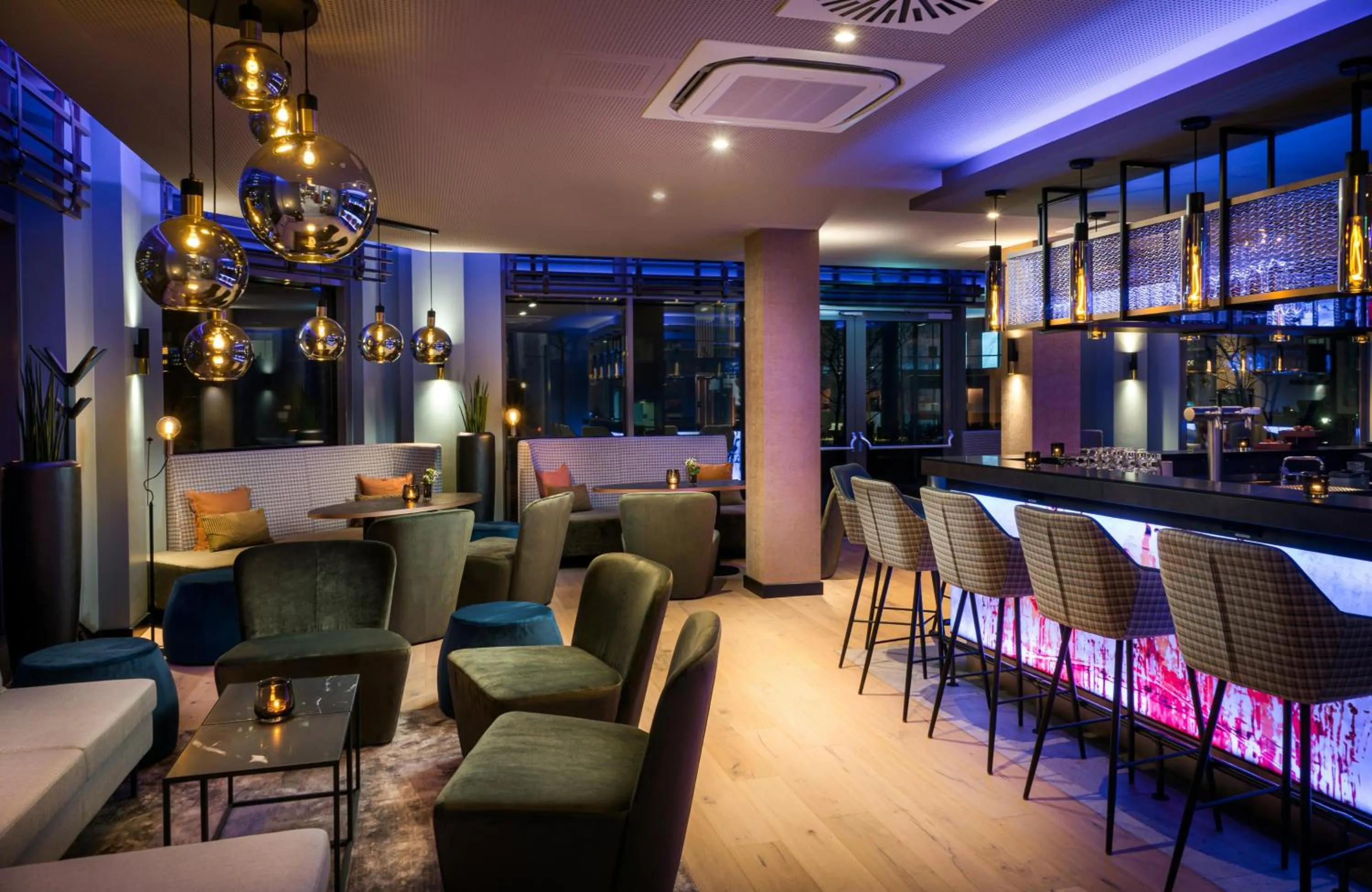 Lounge or bar in Leonardo Hotel Eschborn Frankfurt