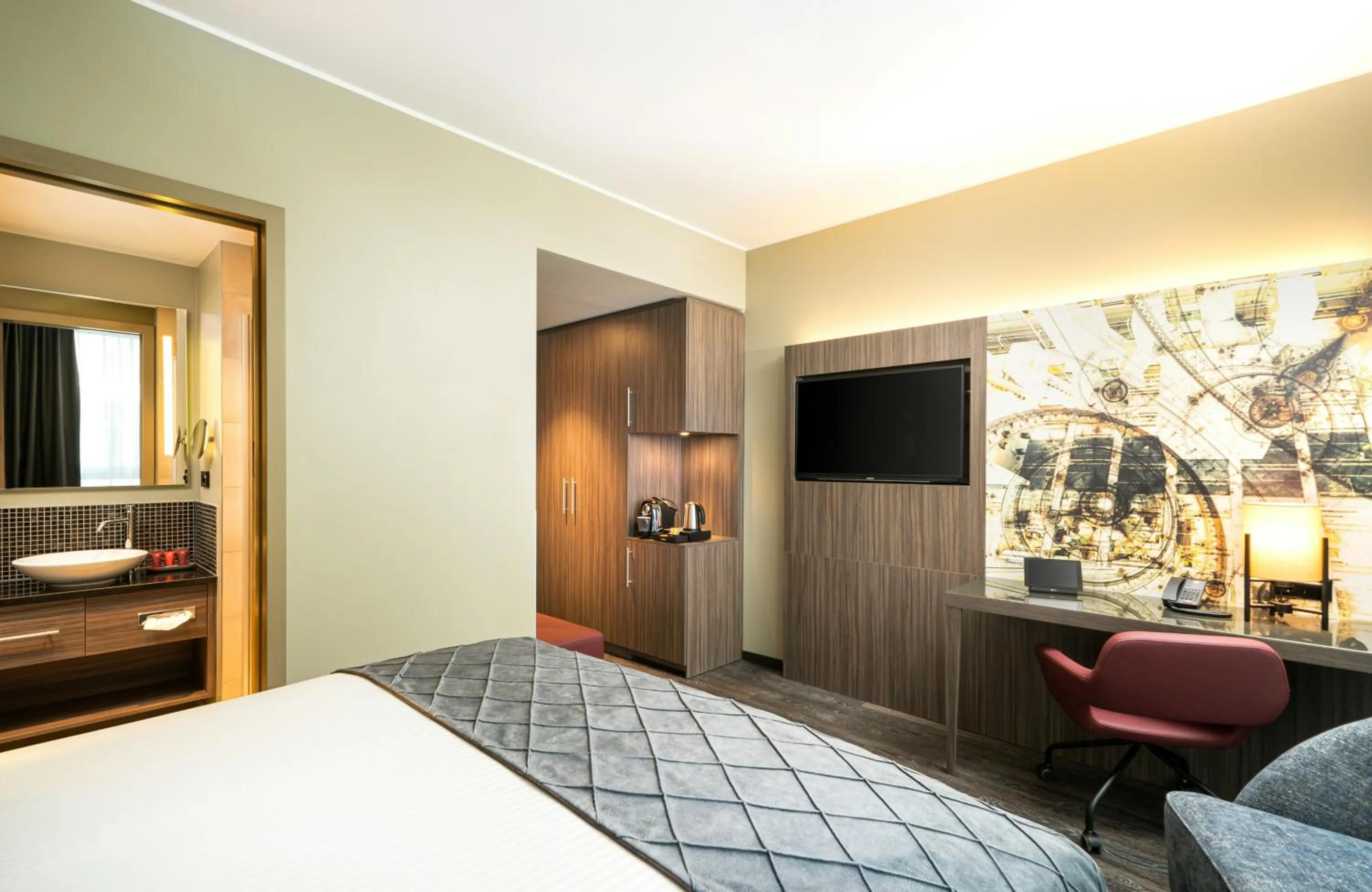 Bedroom, Bed in Leonardo Hotel Eschborn Frankfurt
