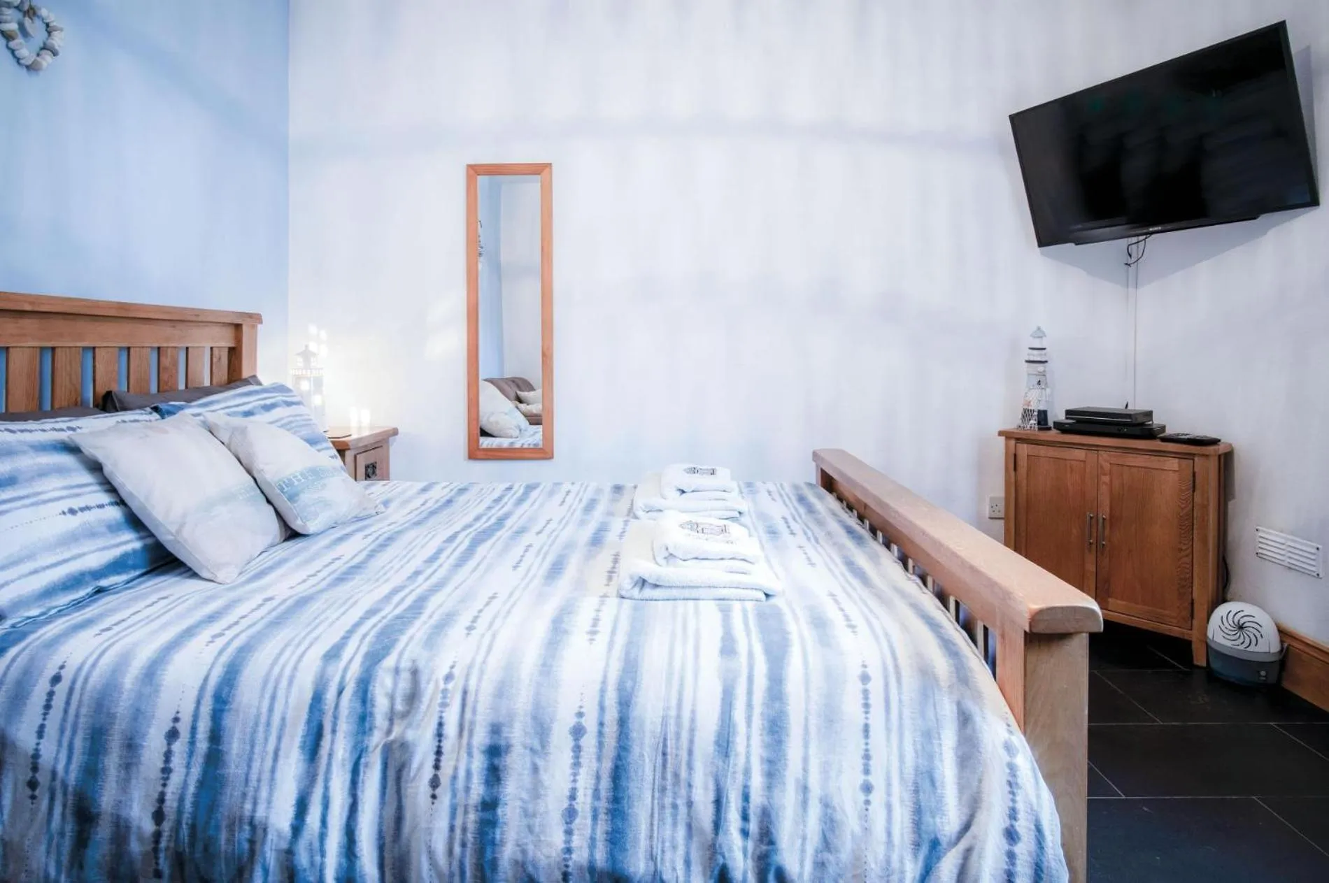 Floor plan, Bed in Primrose - 1 Bedroom Cottage - Llanteg