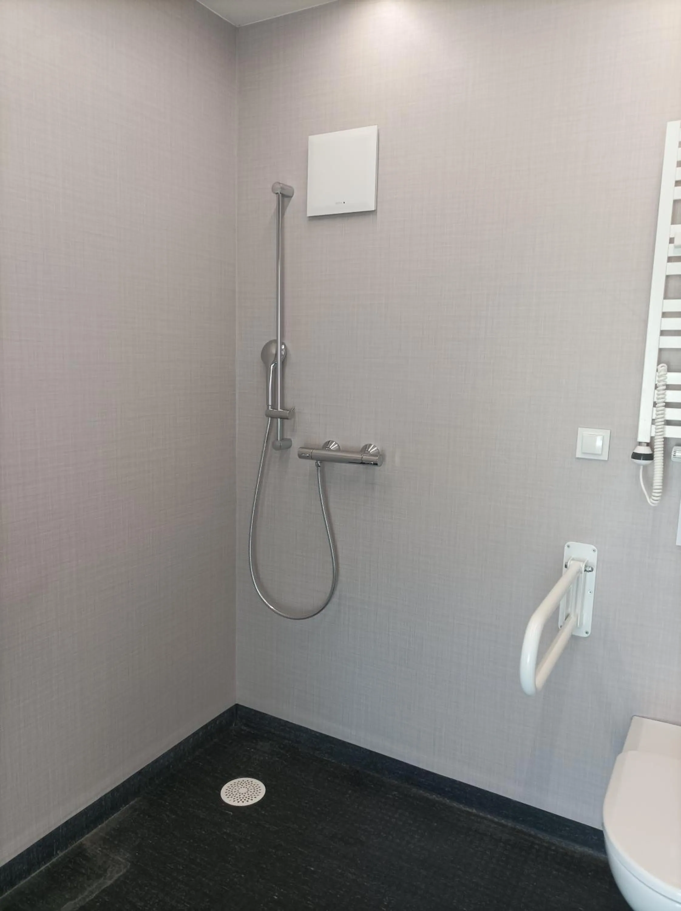 Shower in Lofty Kampus Garnizon