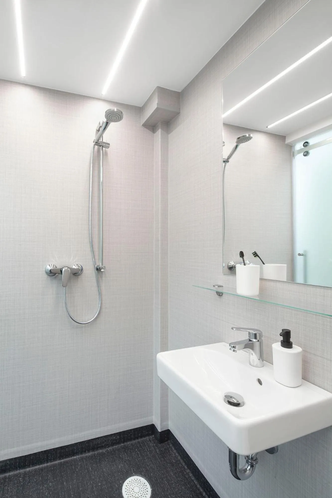 Bathroom in Lofty Kampus Garnizon