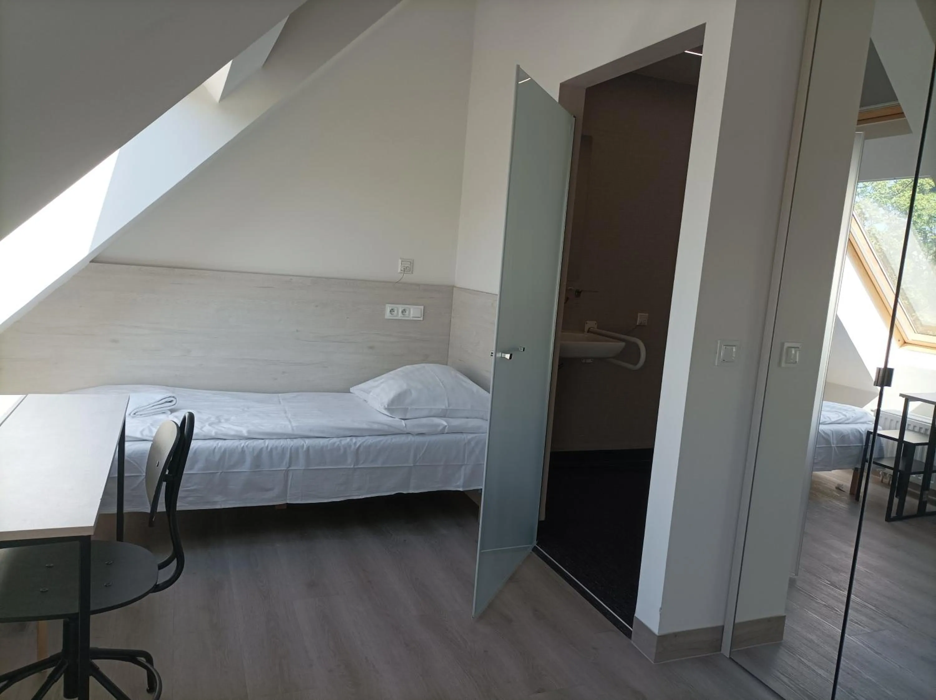 Photo of the whole room, Bed in Lofty Kampus Garnizon