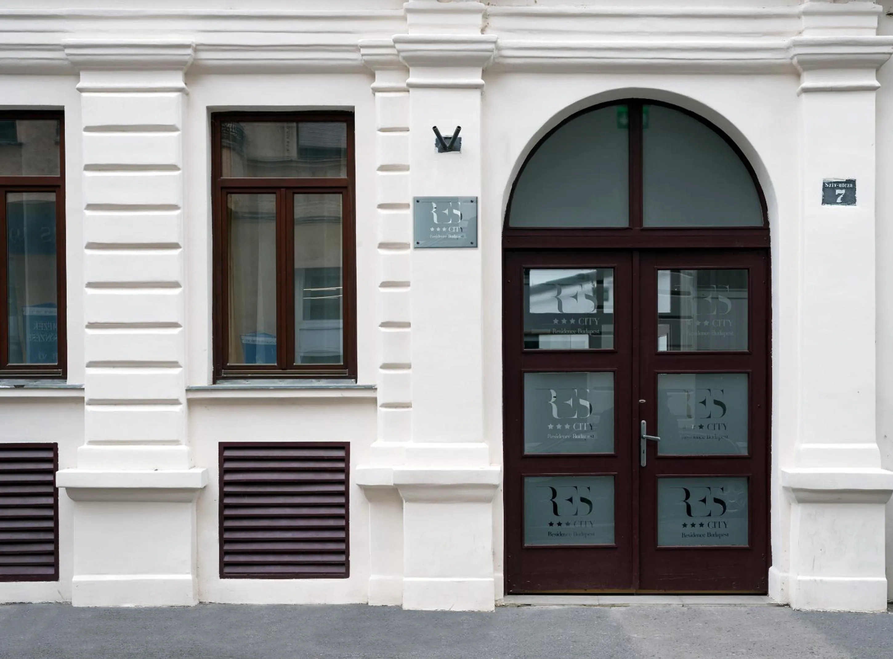 Facade/entrance in RES City Residence Hotel Budapest