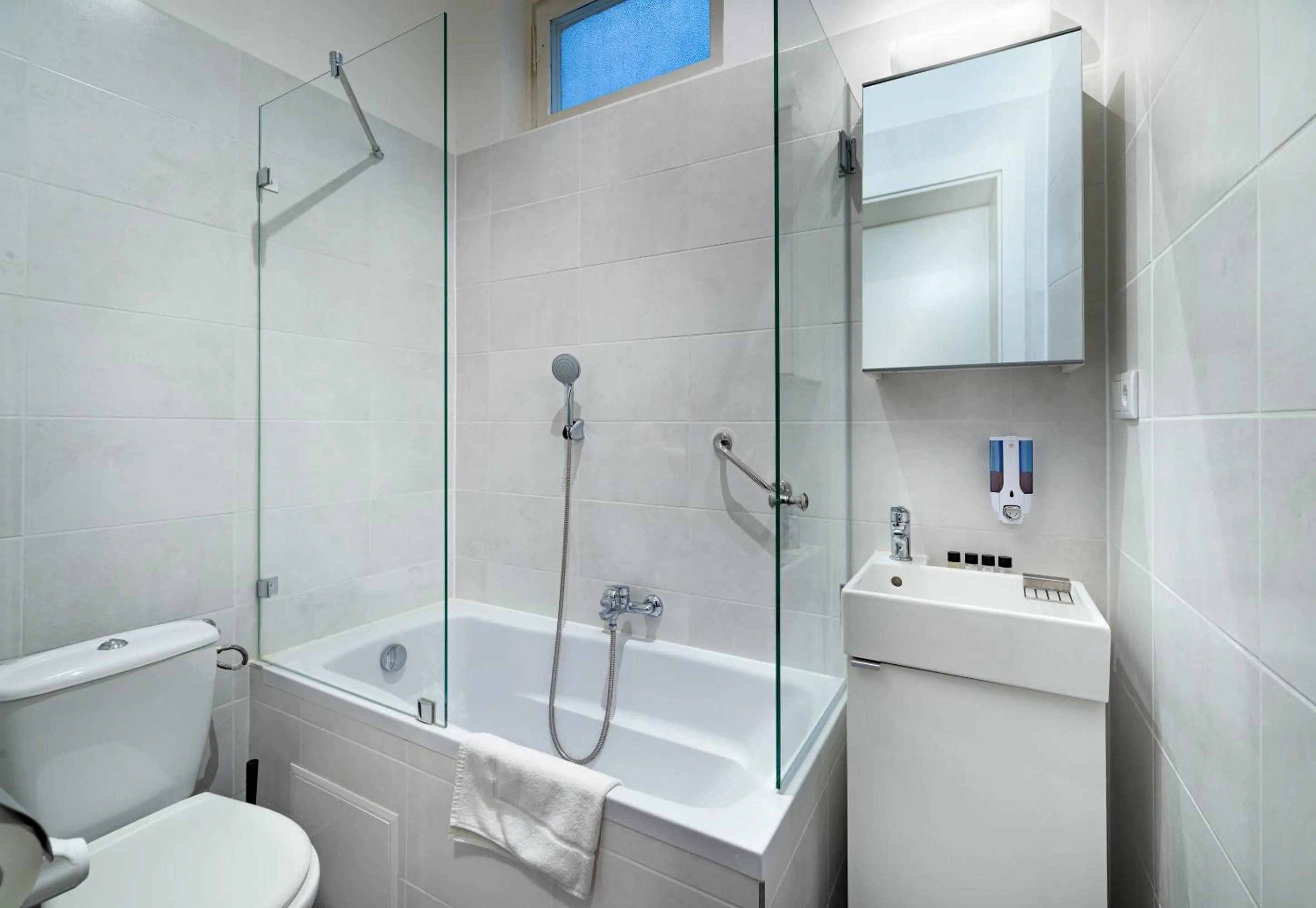 Toilet in RES City Residence Hotel Budapest