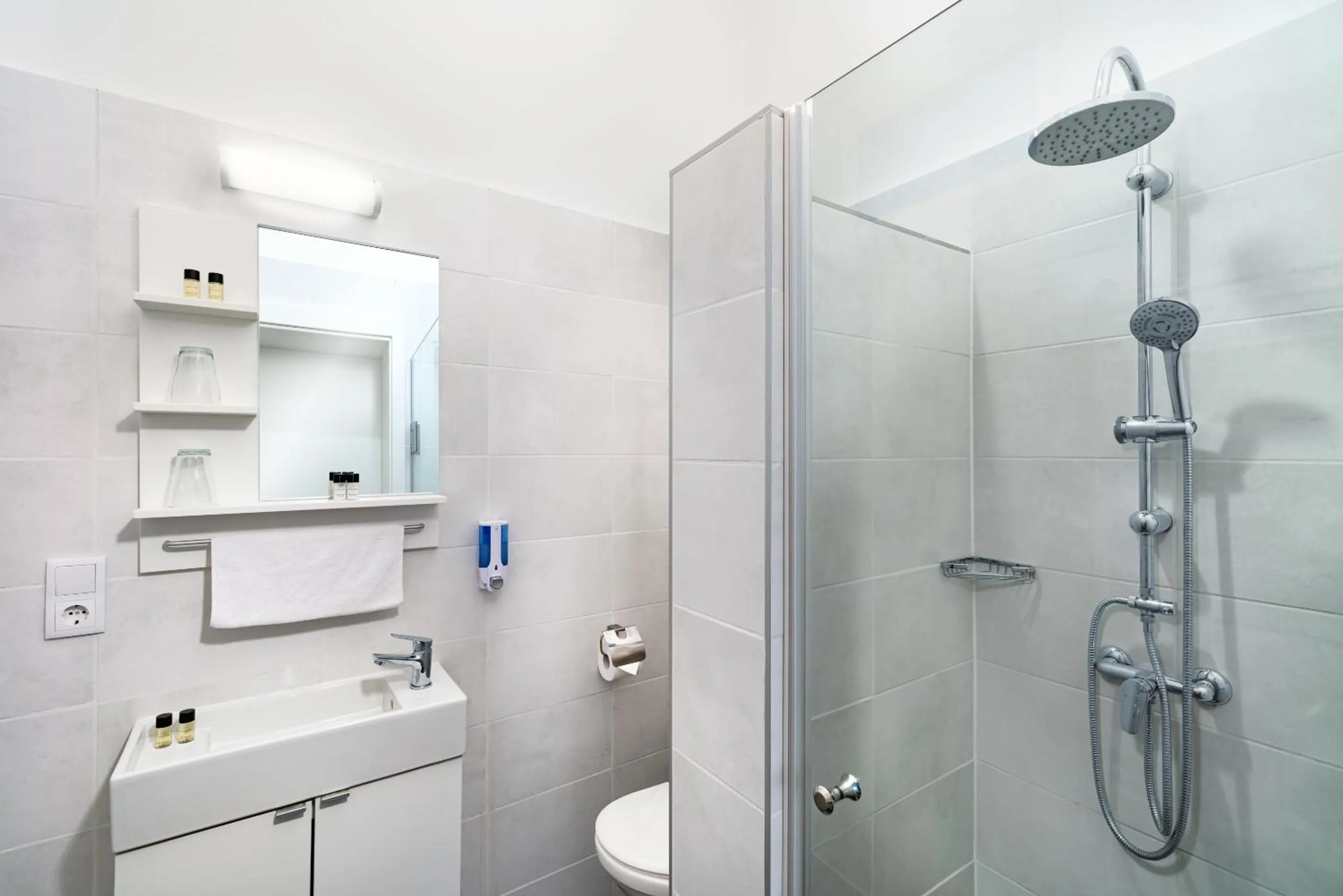 Shower in RES City Residence Hotel Budapest