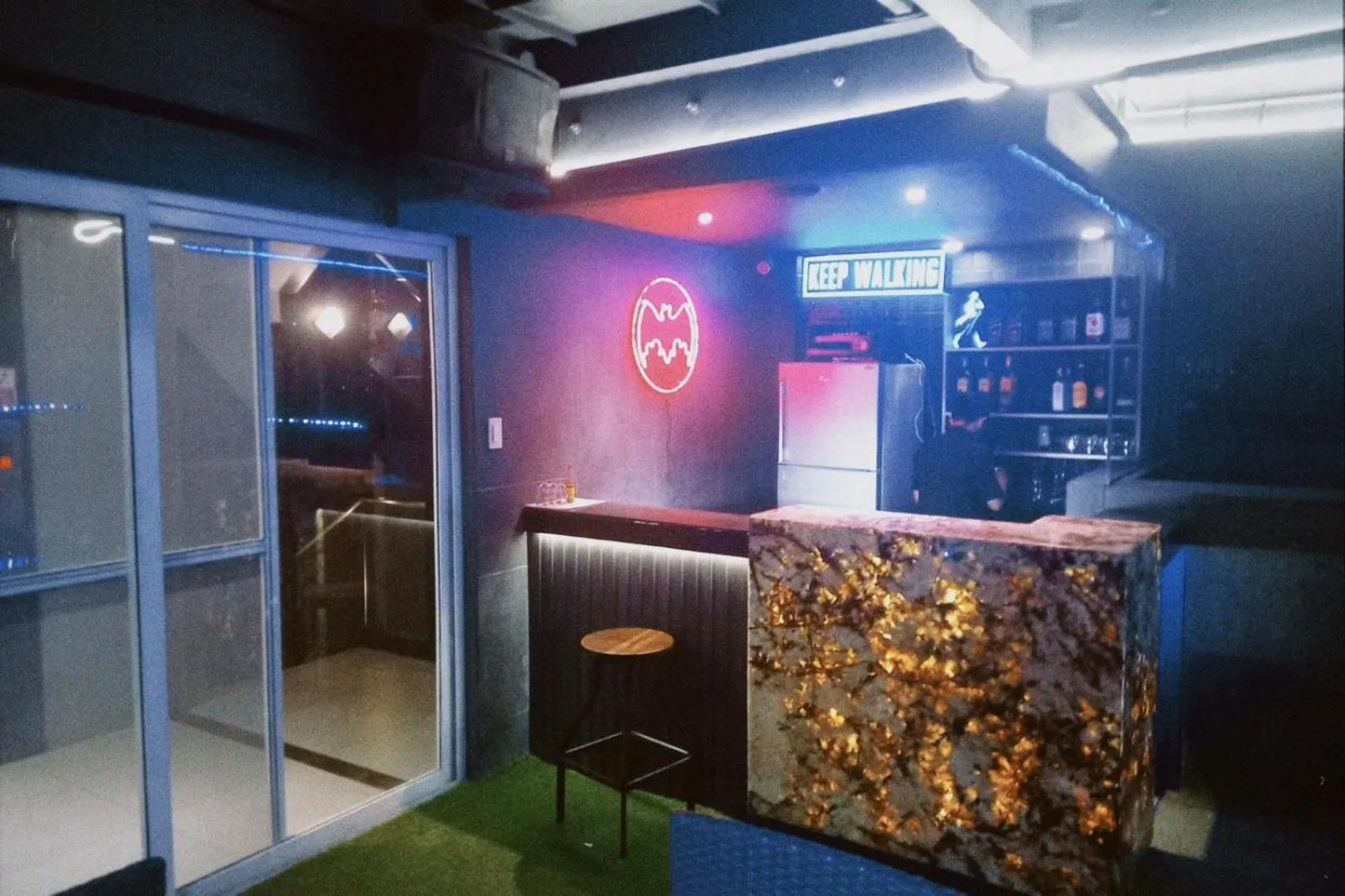 Lounge or bar in Jade Hotel and Suites