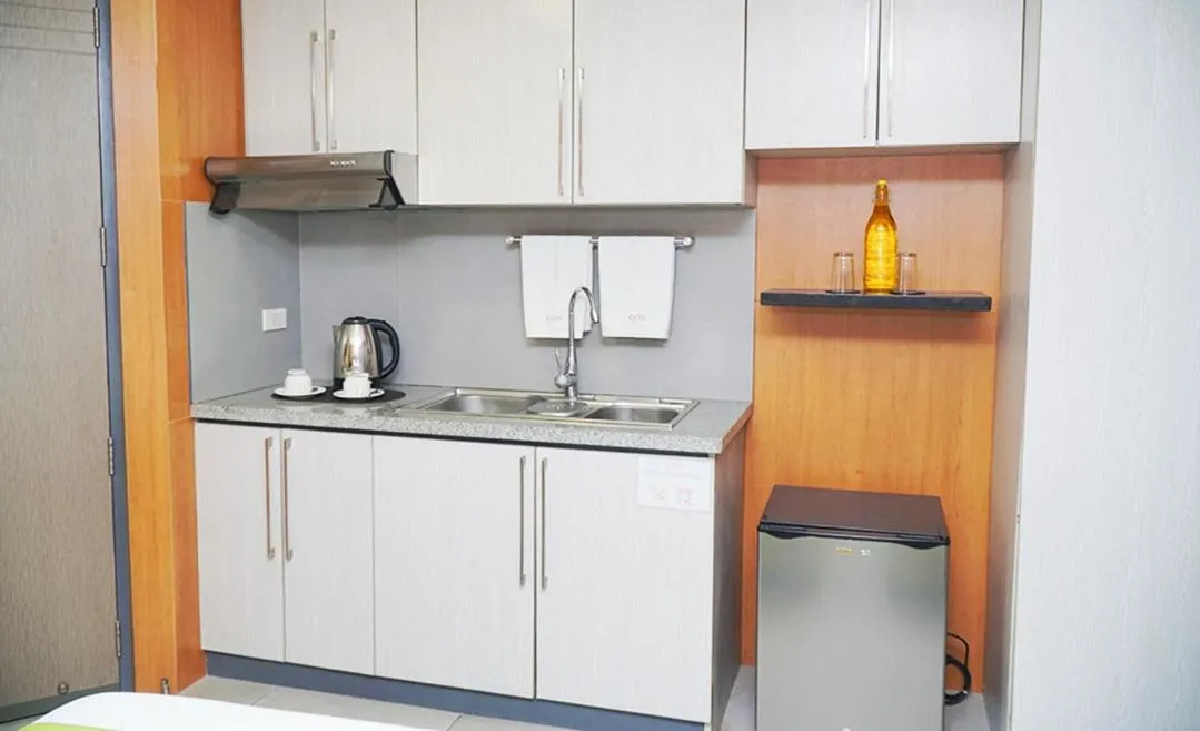 Jade Hotel and Suites