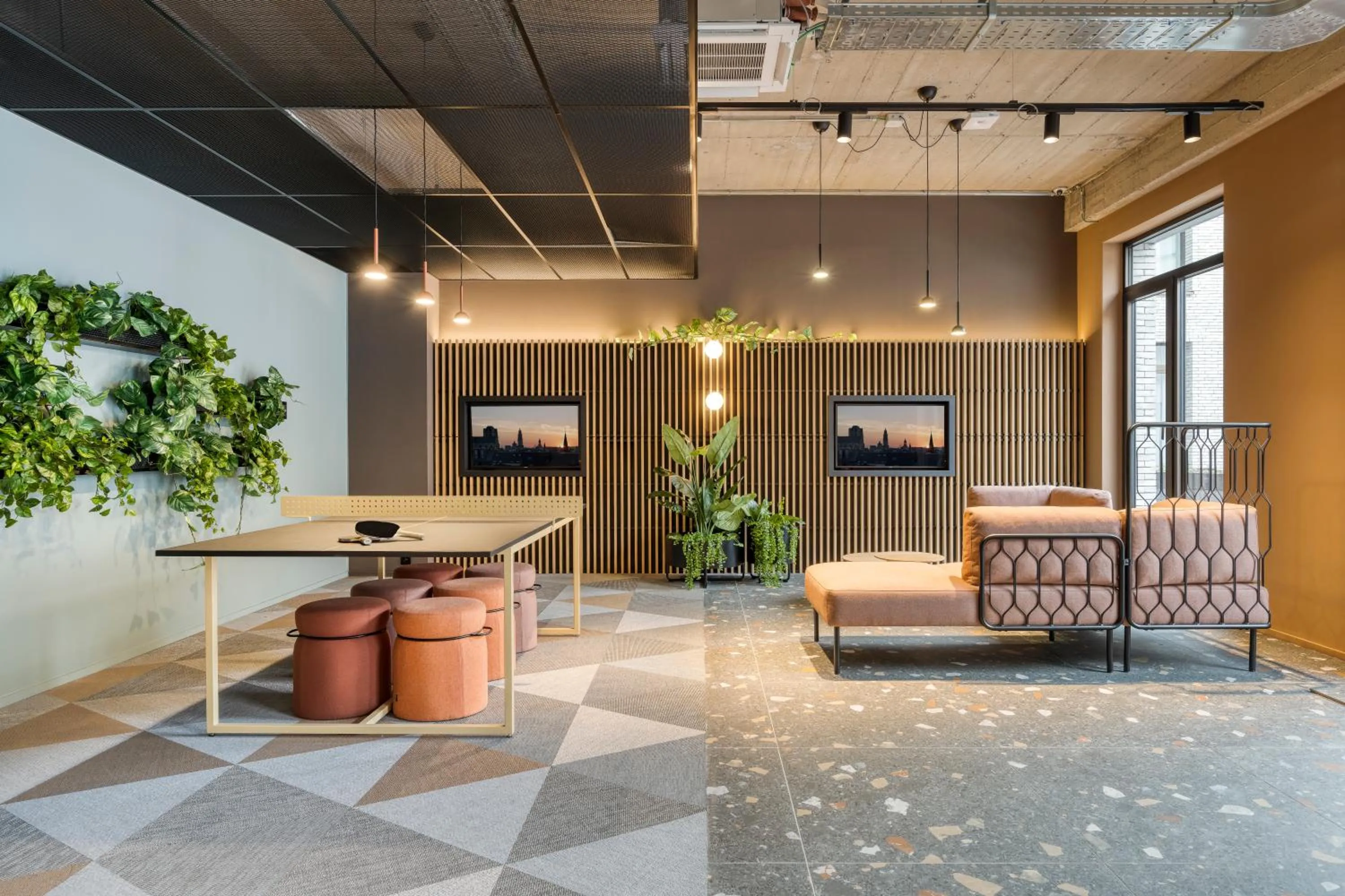 Communal lounge/ TV room in Citybox Antwerp City Center