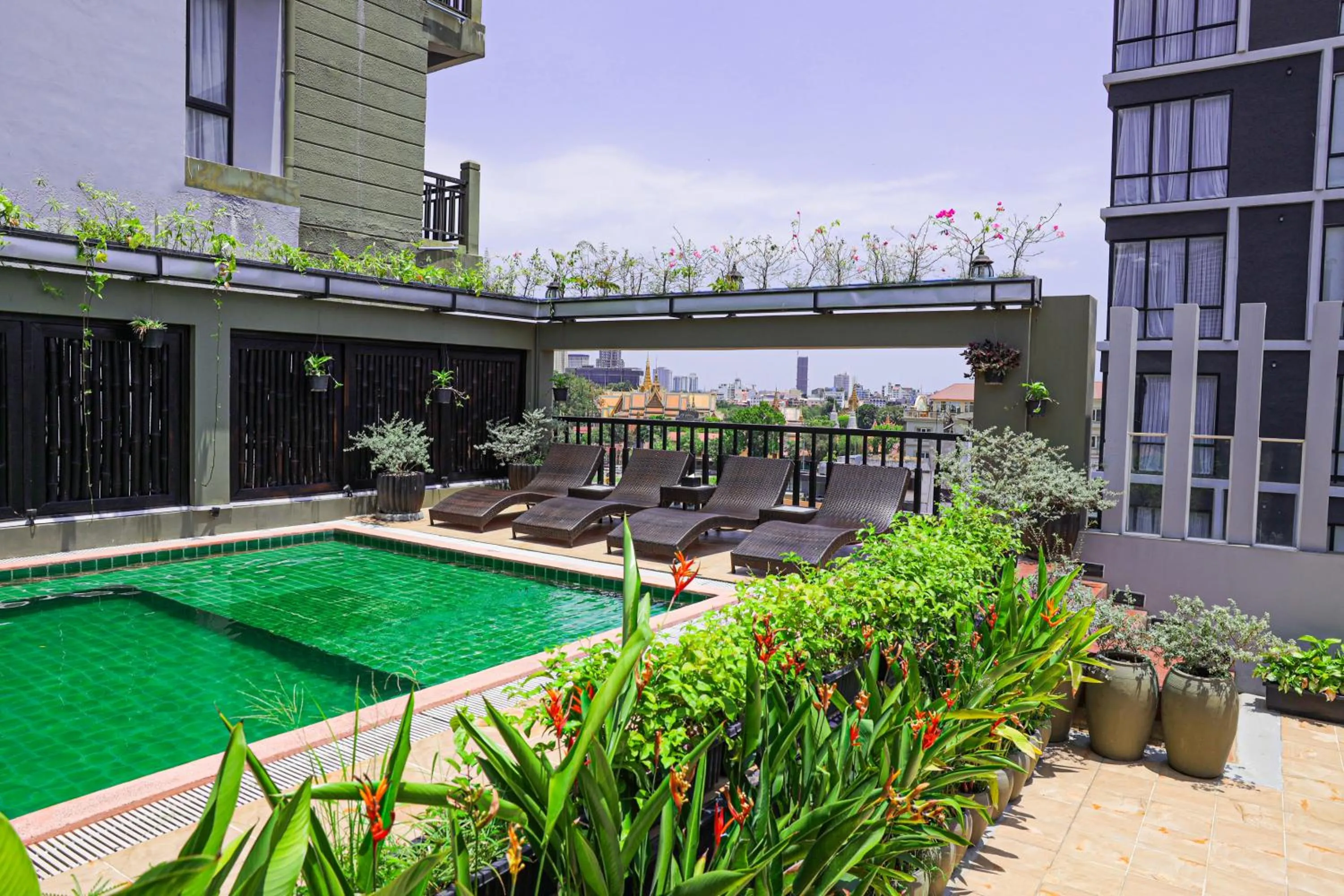 Swimming pool in Apsor Palace Hotel