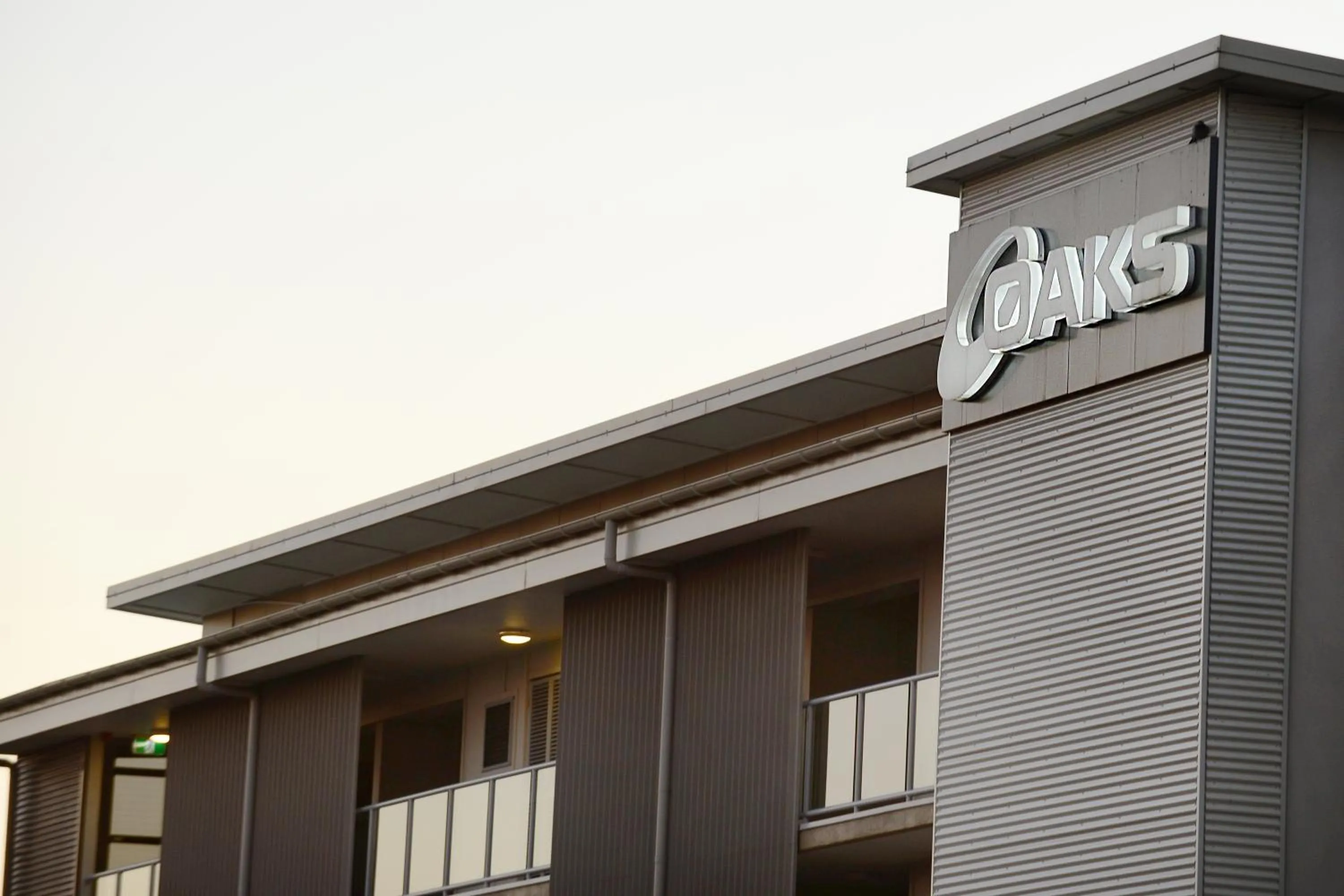 Facade/entrance in Oaks Moranbah Suites