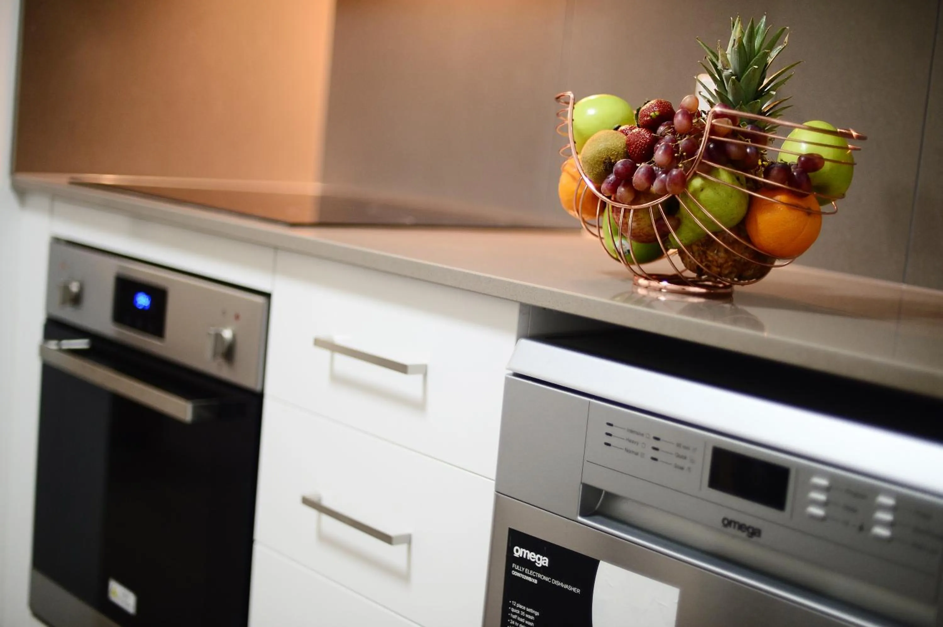 Kitchen or kitchenette in Oaks Moranbah Suites