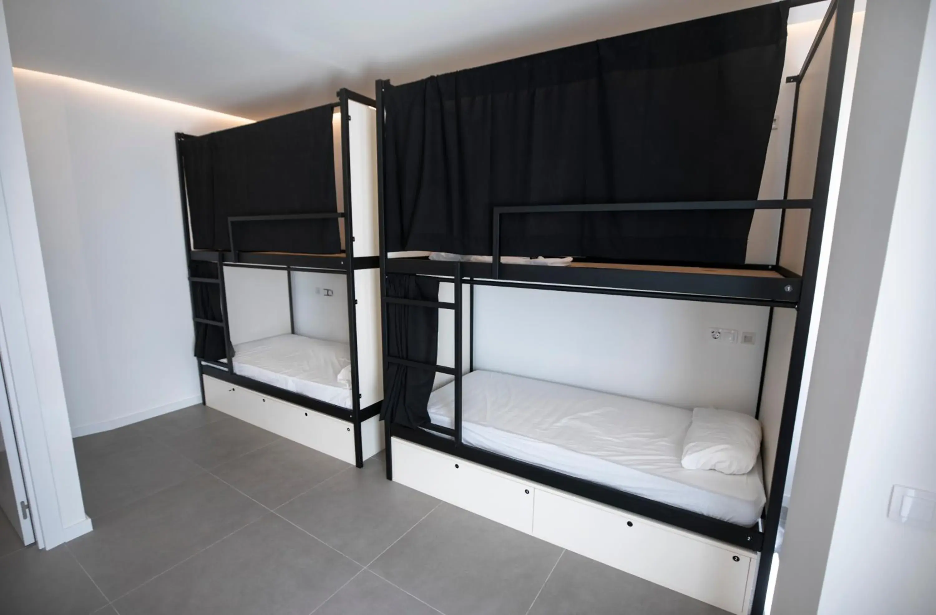 Bedroom, Bed in Hostel MYD La Latina