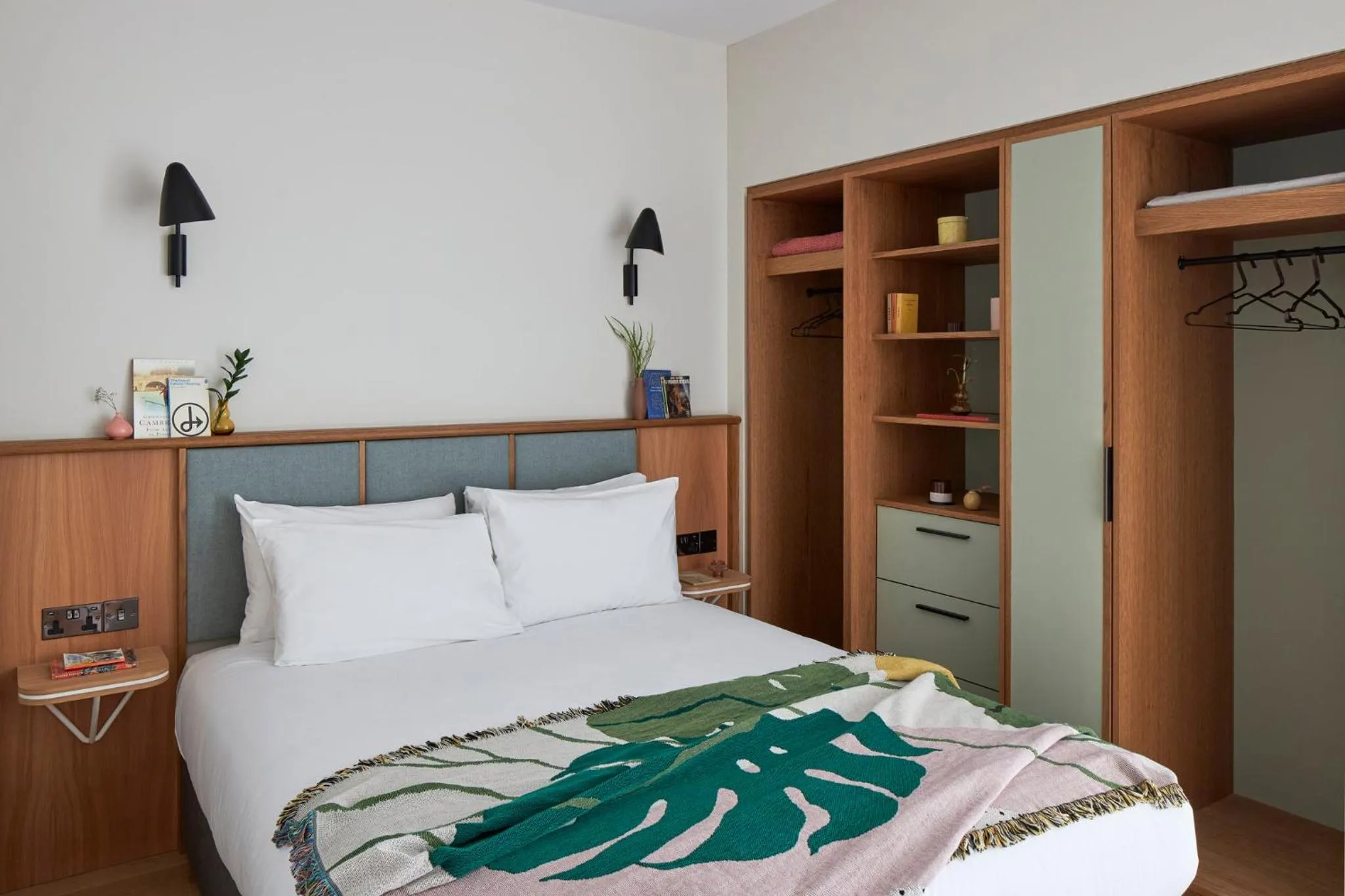 Bedroom, Bed in Turing Locke Cambridge