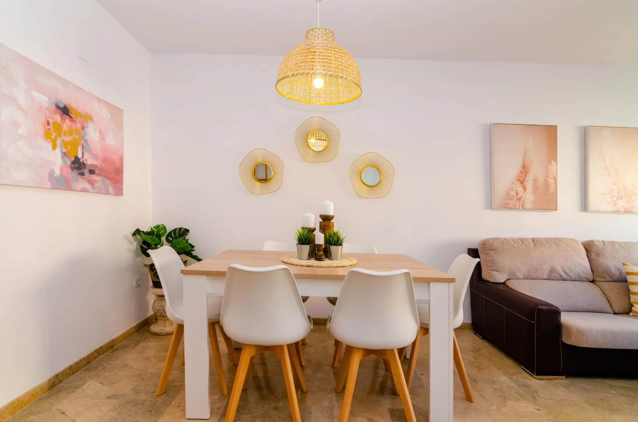 WintowinRentals Teatinos, Metro, Free Parking & Pool.