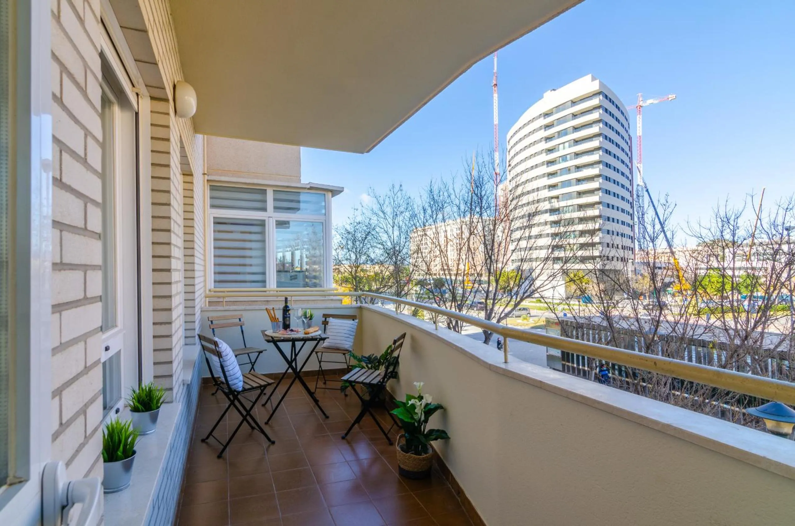 WintowinRentals Teatinos, Metro, Free Parking & Pool.