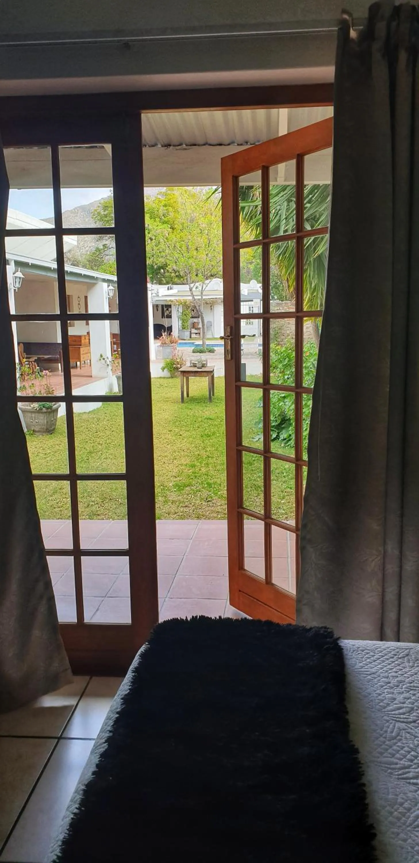 Garden view, Bed in Camdeboo Cottages