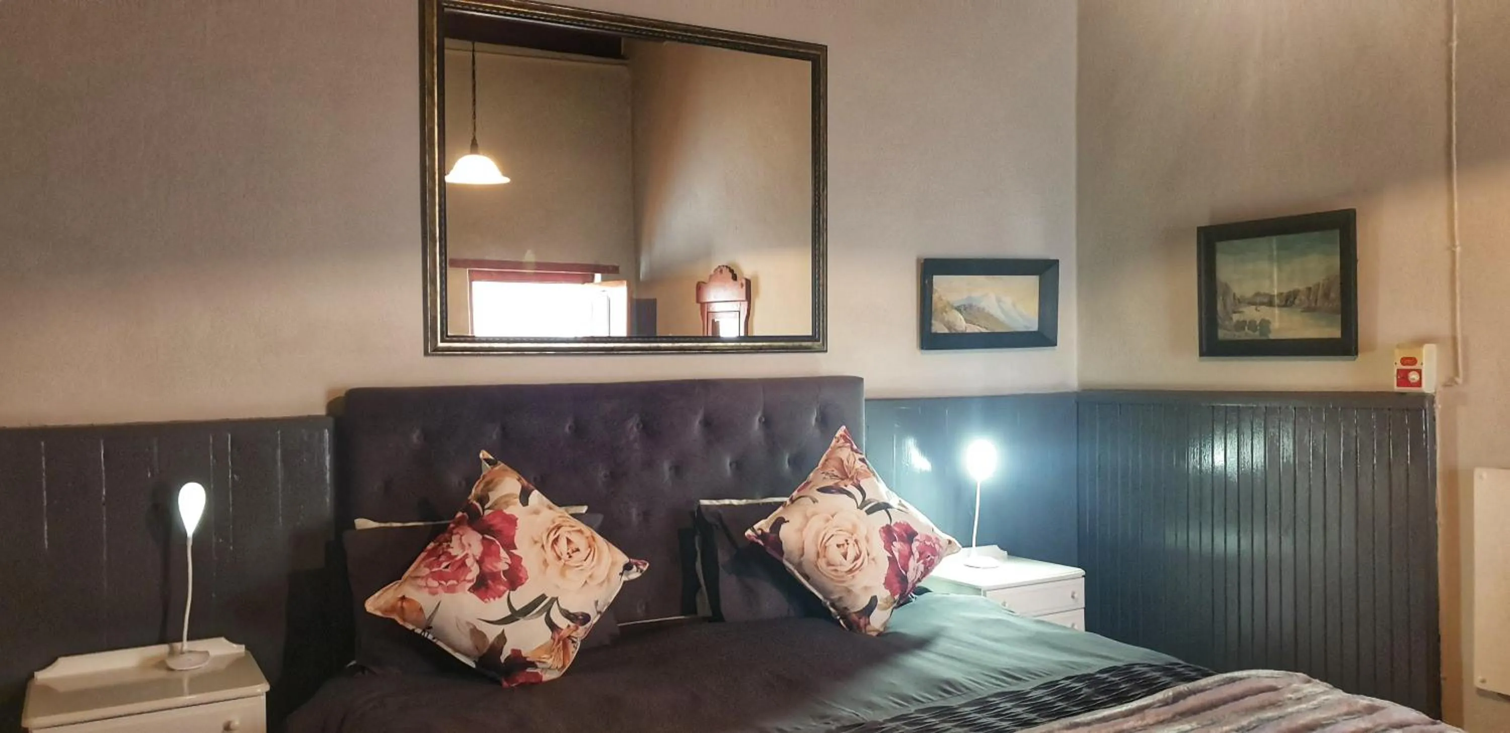 Bed in Camdeboo Cottages