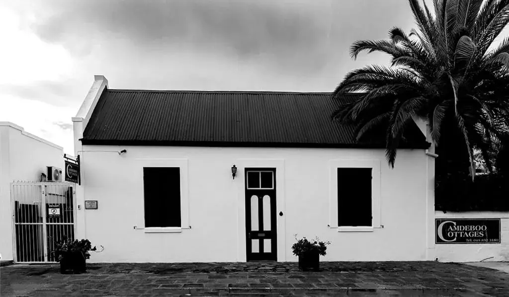 Facade/entrance in Camdeboo Cottages Facade/entrance in Camdeboo Cottages