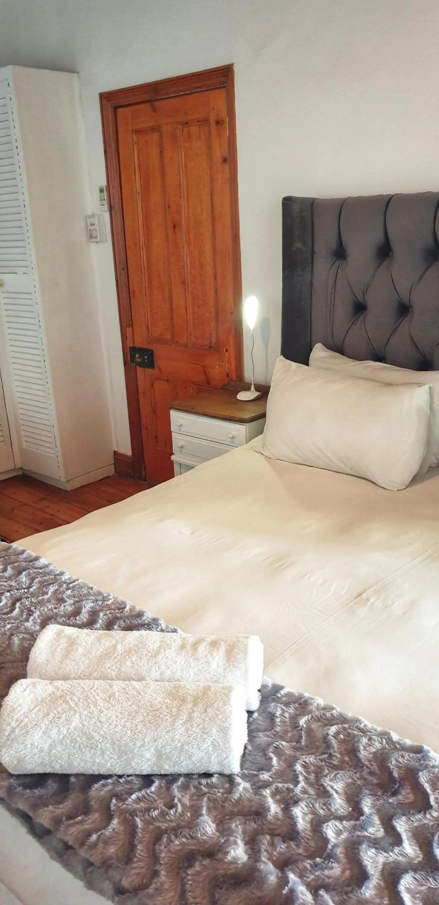 Bed in Camdeboo Cottages