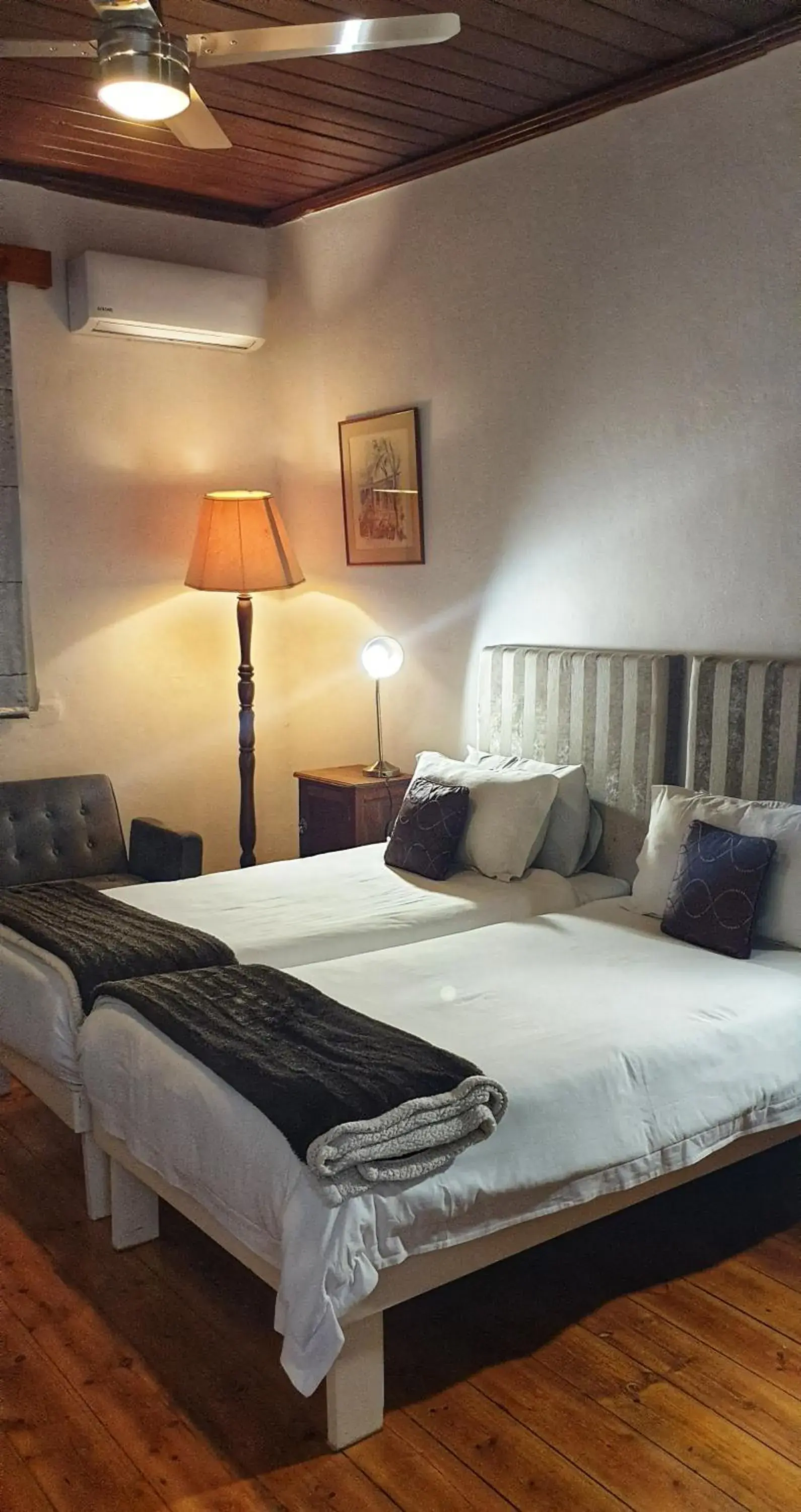 Bed in Camdeboo Cottages Bed in Camdeboo Cottages