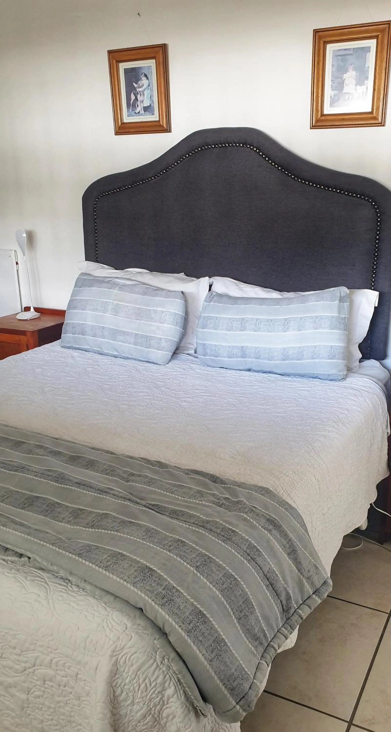 Bed in Camdeboo Cottages