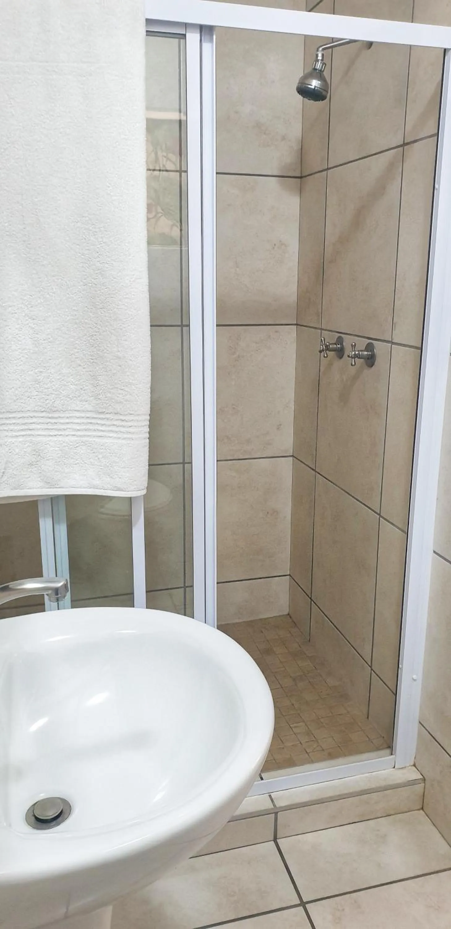 Shower in Camdeboo Cottages