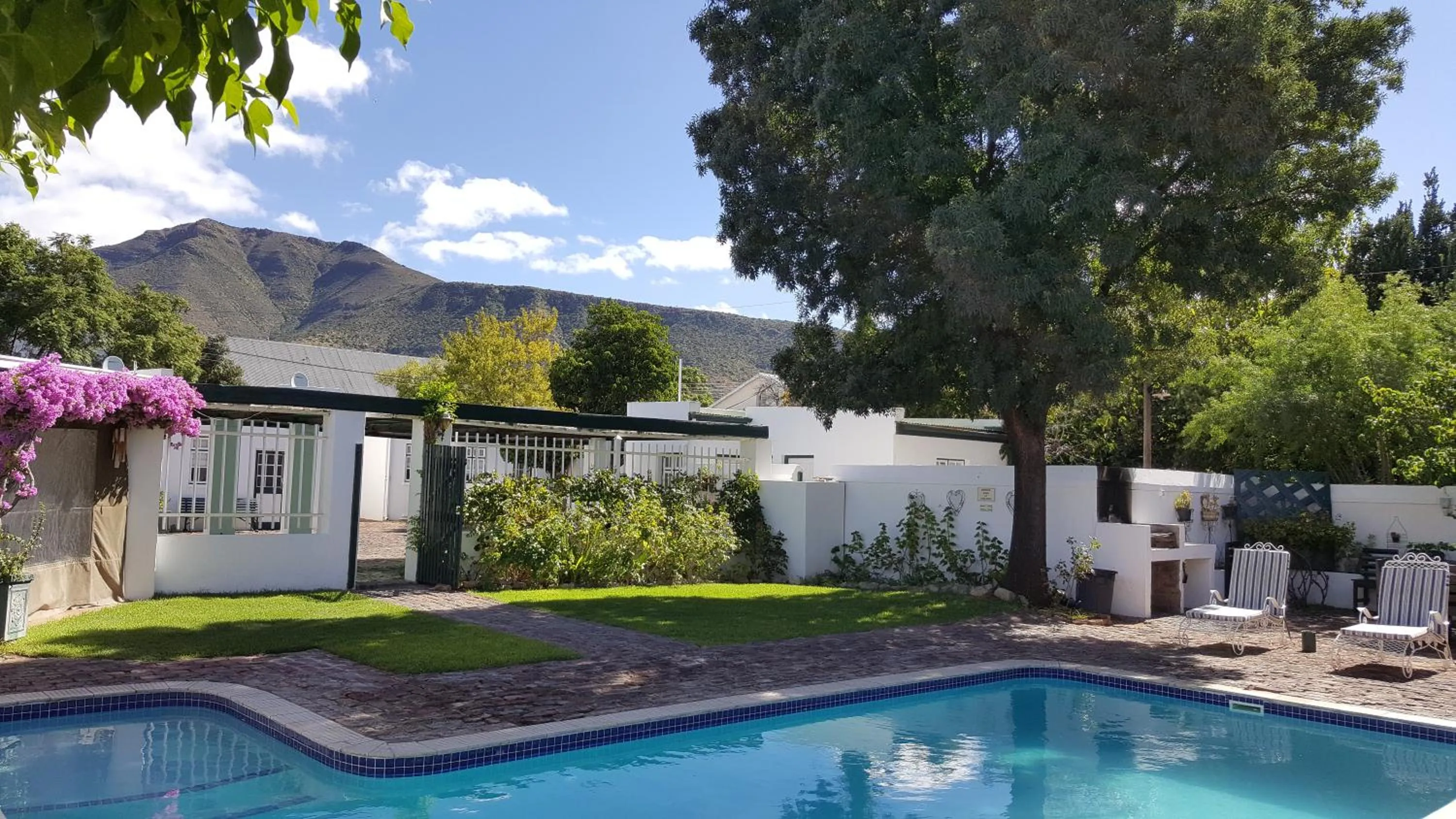 Property building in Camdeboo Cottages