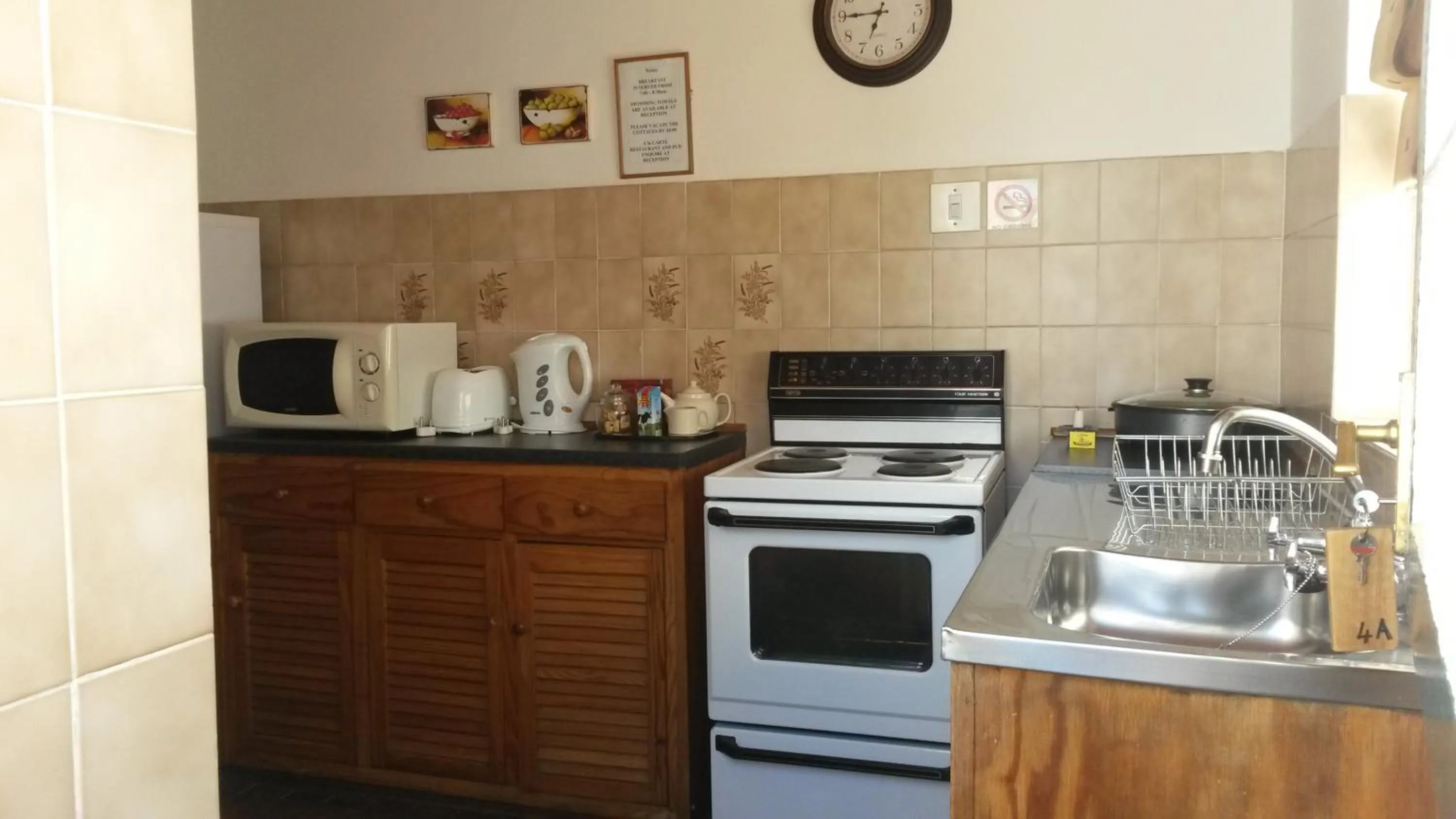 Kitchen or kitchenette in Camdeboo Cottages
