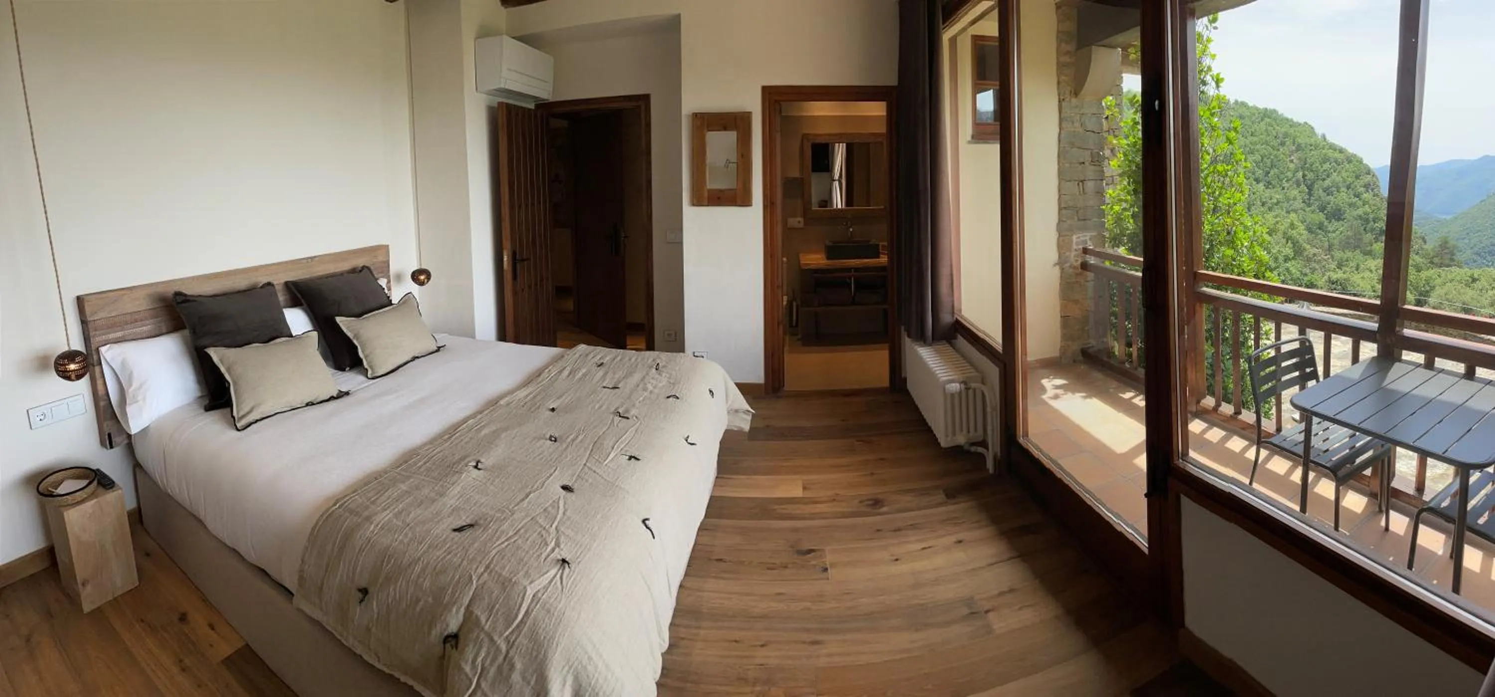 Natural landscape, Bed in Masia Santa Llúcia