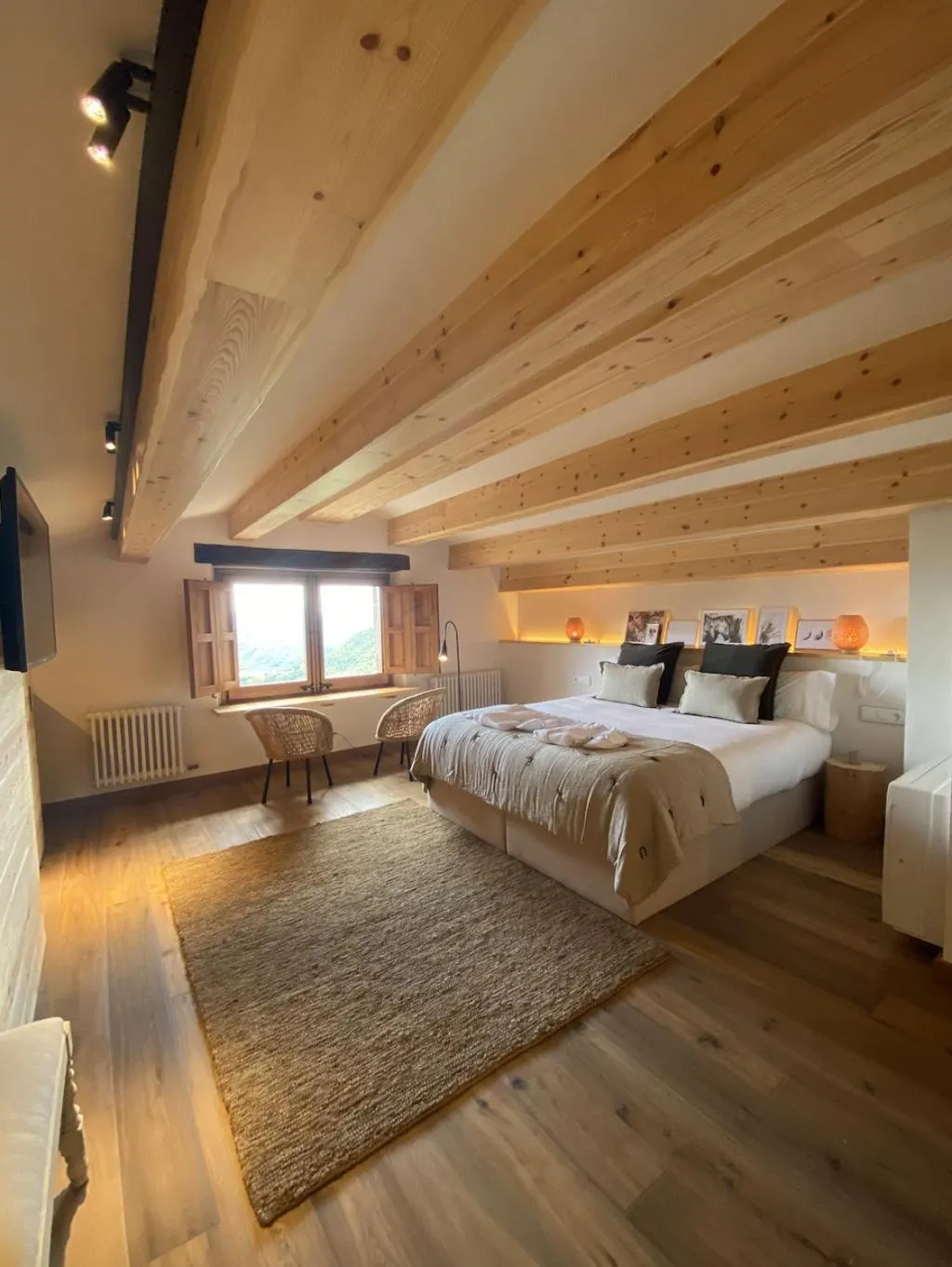 Bedroom, Bed in Masia Santa Llúcia