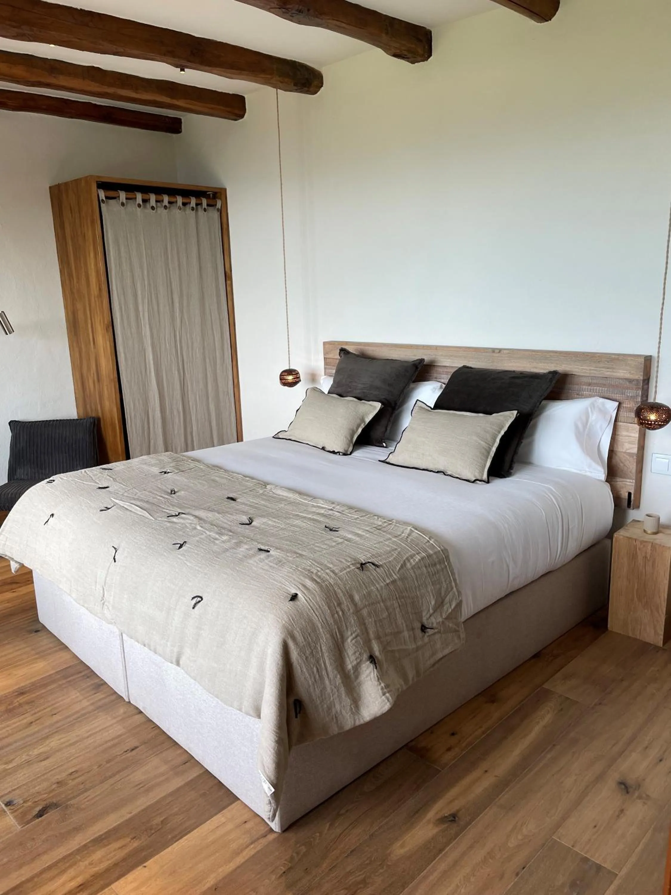 Bed in Masia Santa Llúcia