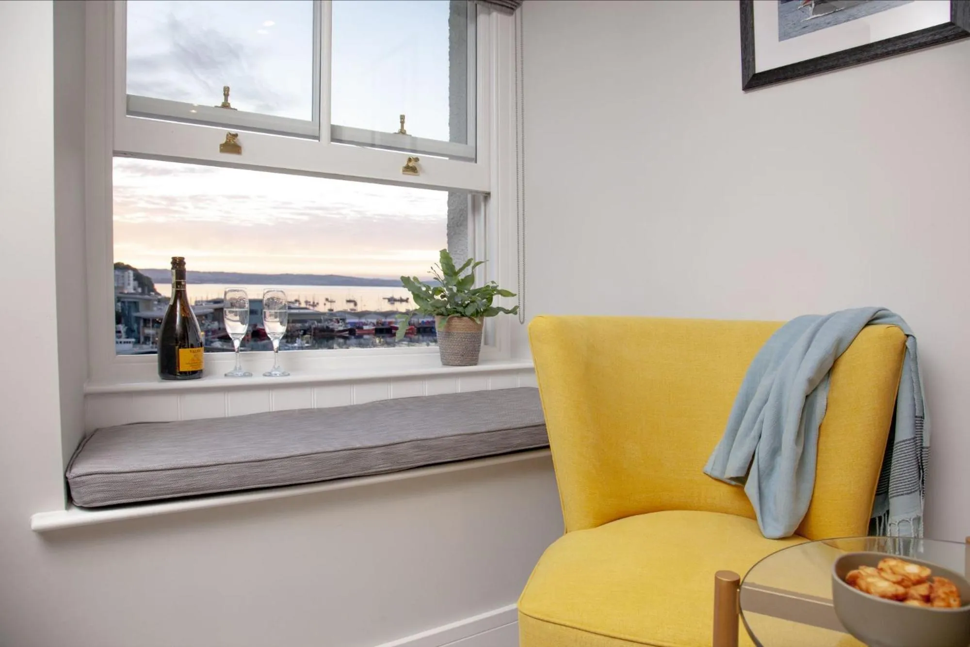 Seating area in Vigilance Suite - Free Wi-Fi - Sea View