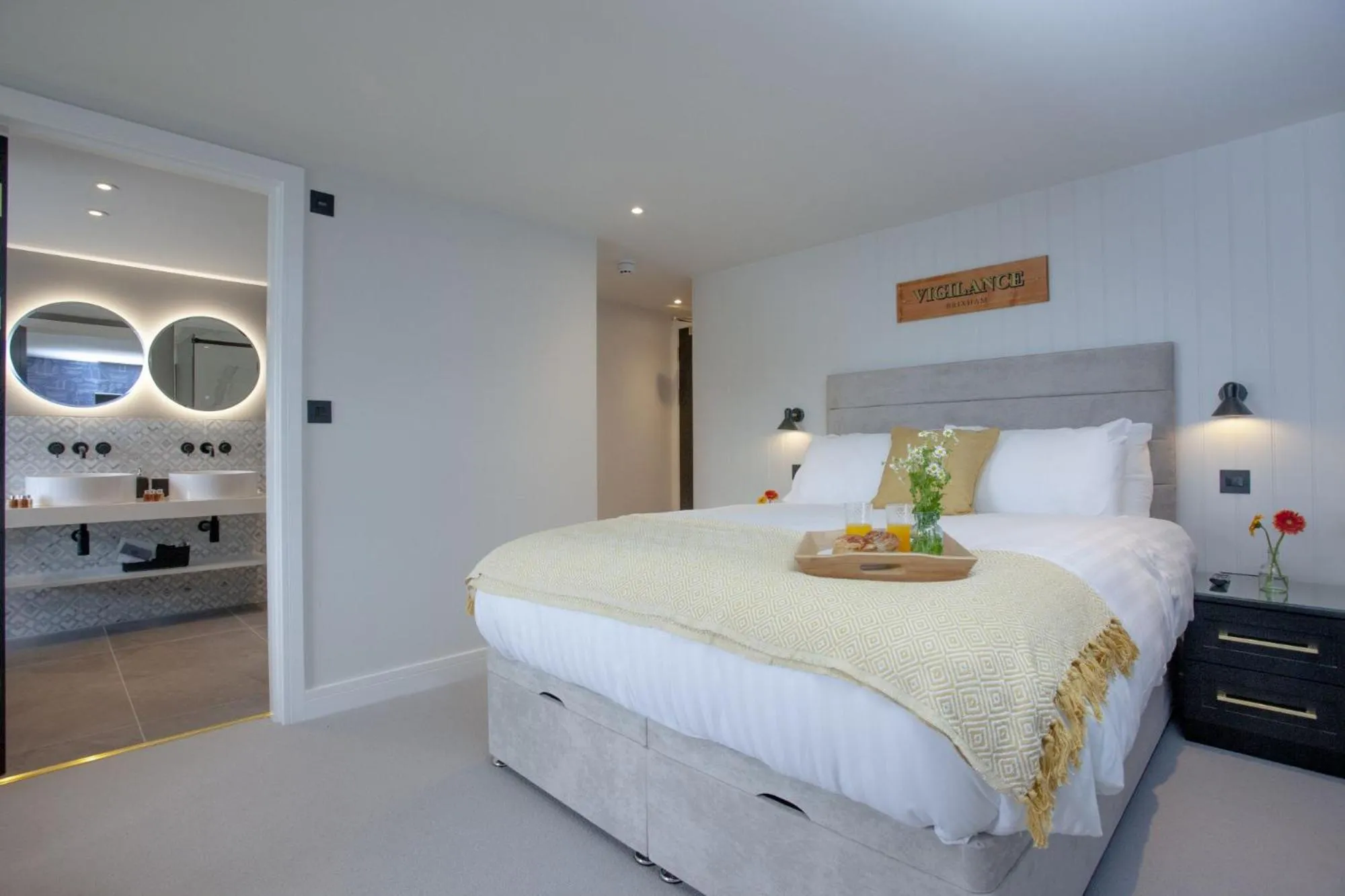 Bed in Vigilance Suite - Free Wi-Fi - Sea View