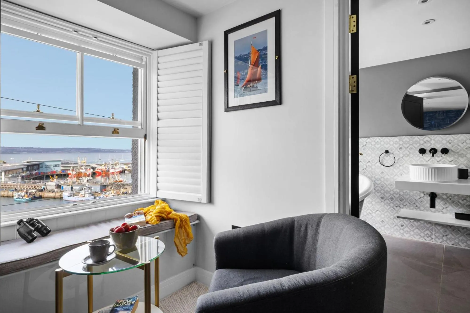 Coffee/tea facilities in Vigilance Suite - Free Wi-Fi - Sea View