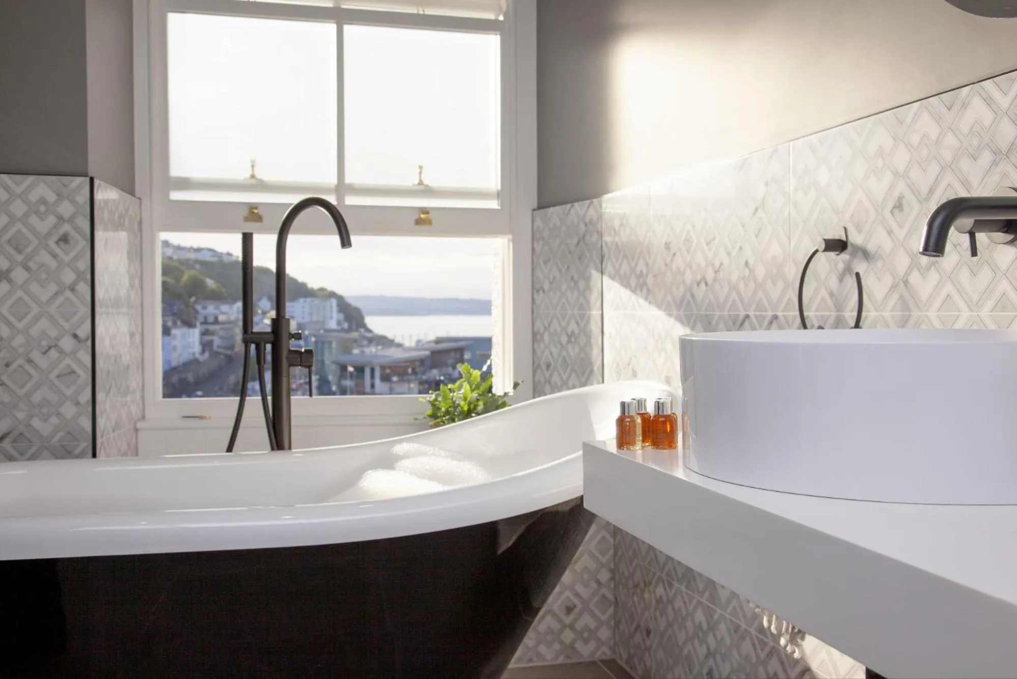 Bathroom in Vigilance Suite - Free Wi-Fi - Sea View