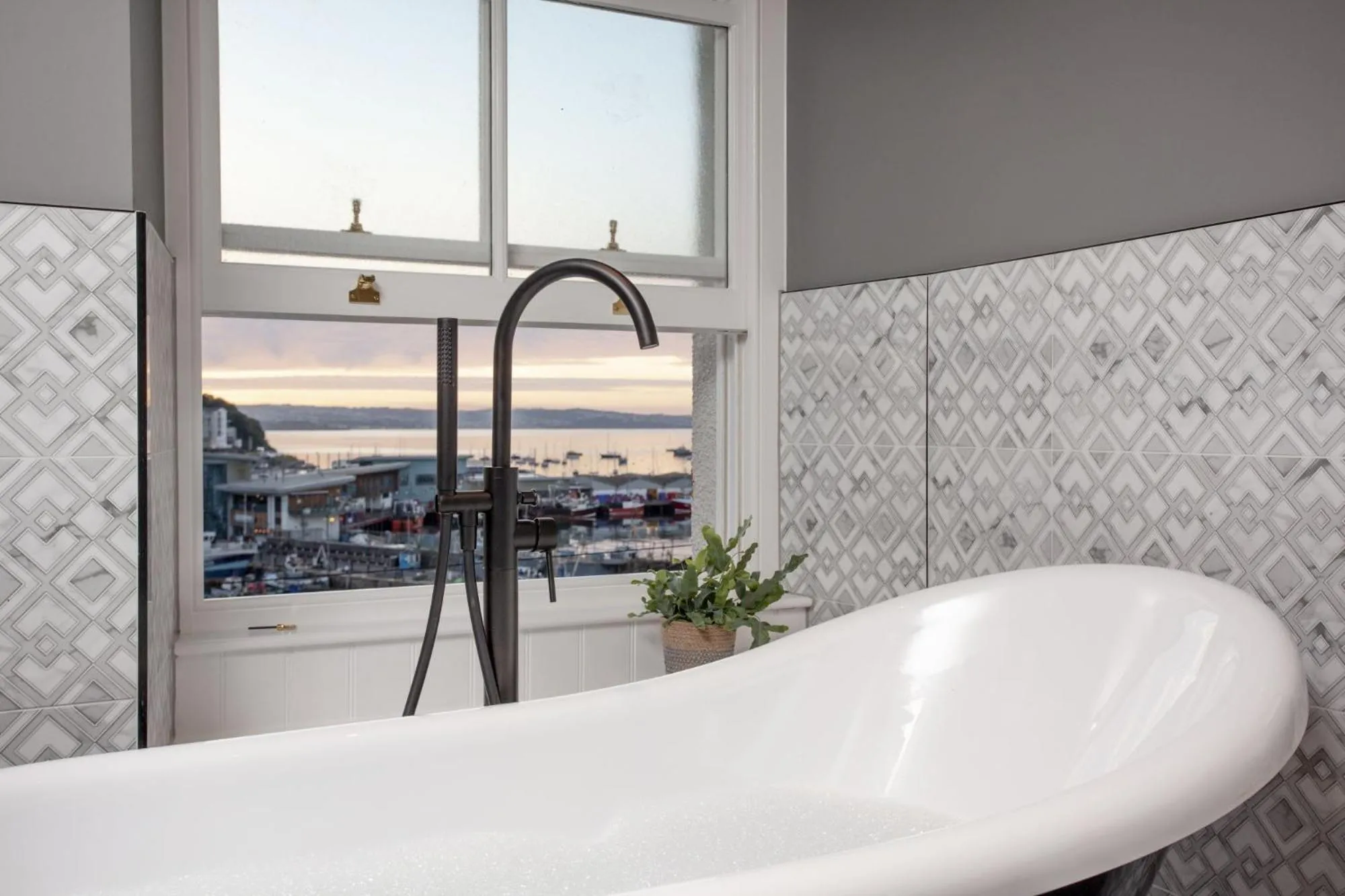 Bathroom in Vigilance Suite - Free Wi-Fi - Sea View