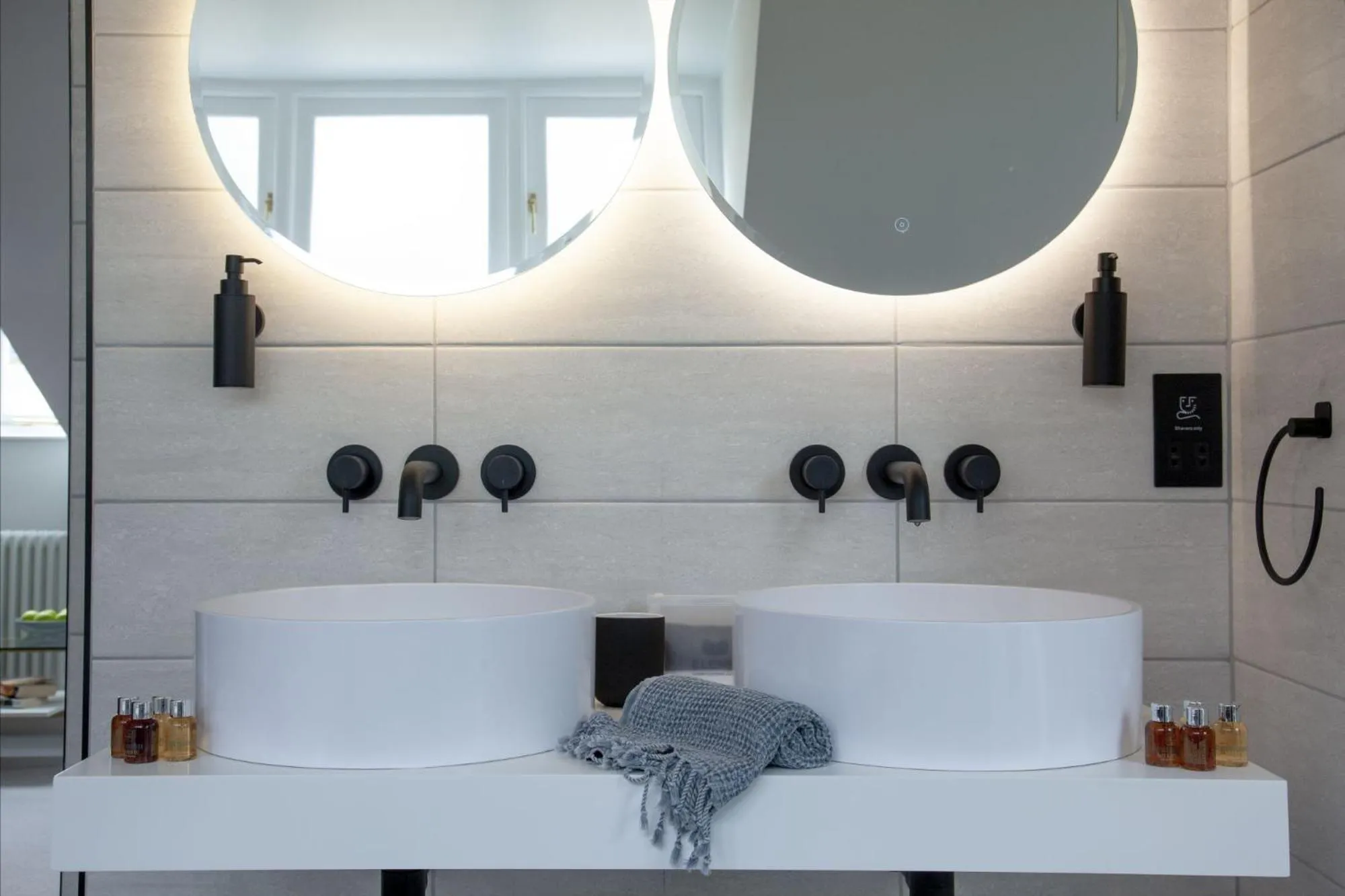 Bathroom, Bed in Provident Suite - Free Wi-Fi - Sea View