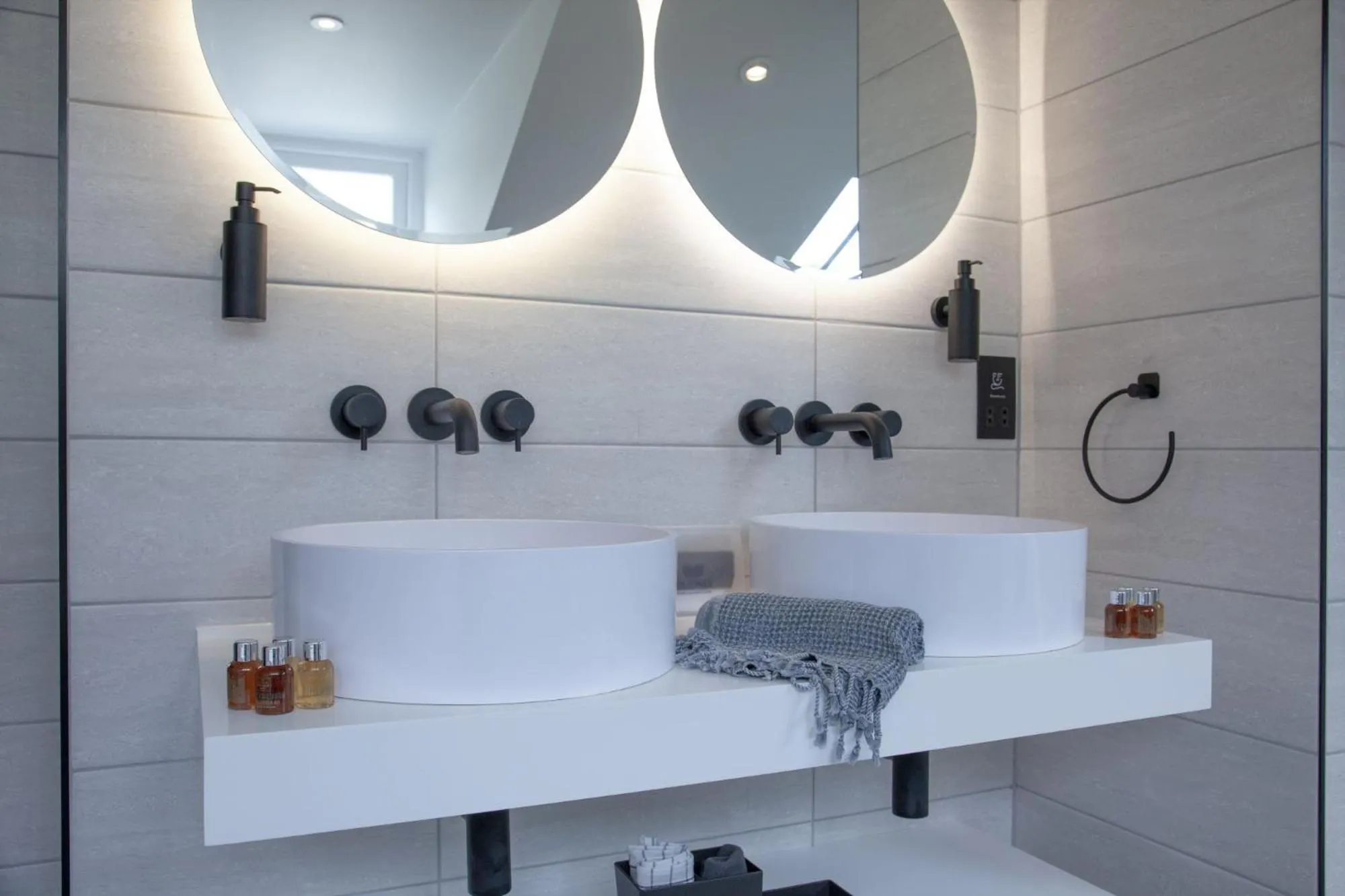 Bathroom in Provident Suite - Free Wi-Fi - Sea View