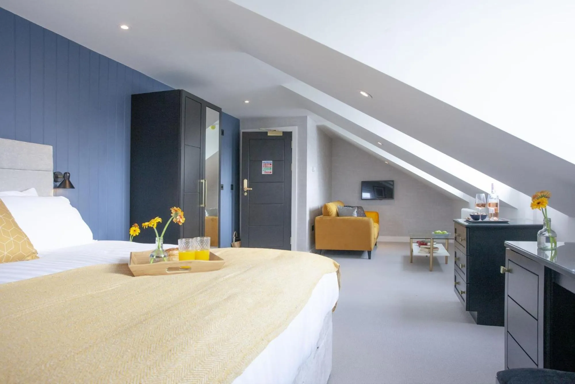 Bed in Provident Suite - Free Wi-Fi - Sea View