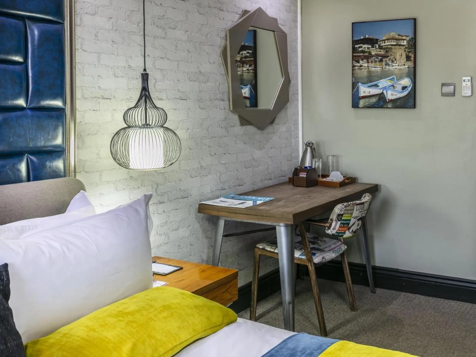 Photo of the whole room, Bed in Madamz Bed & Breakfast