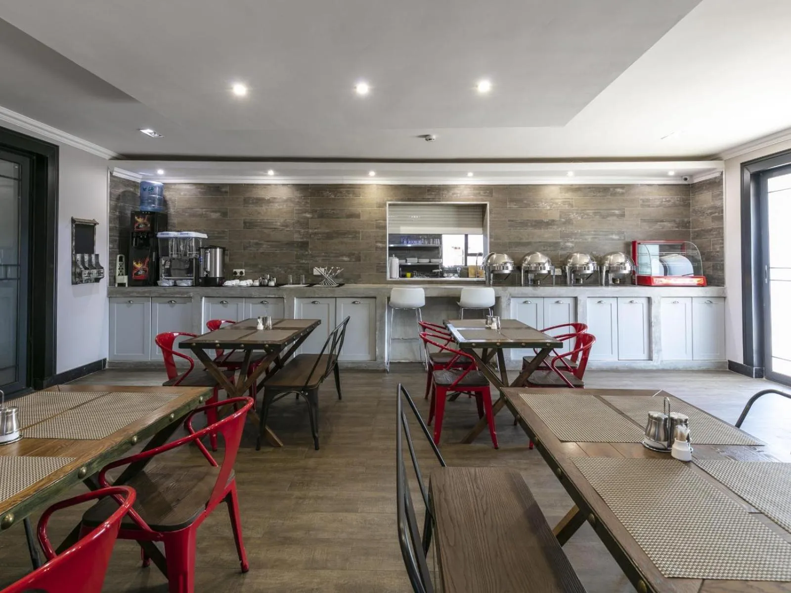 Dining area in Madamz Bed & Breakfast