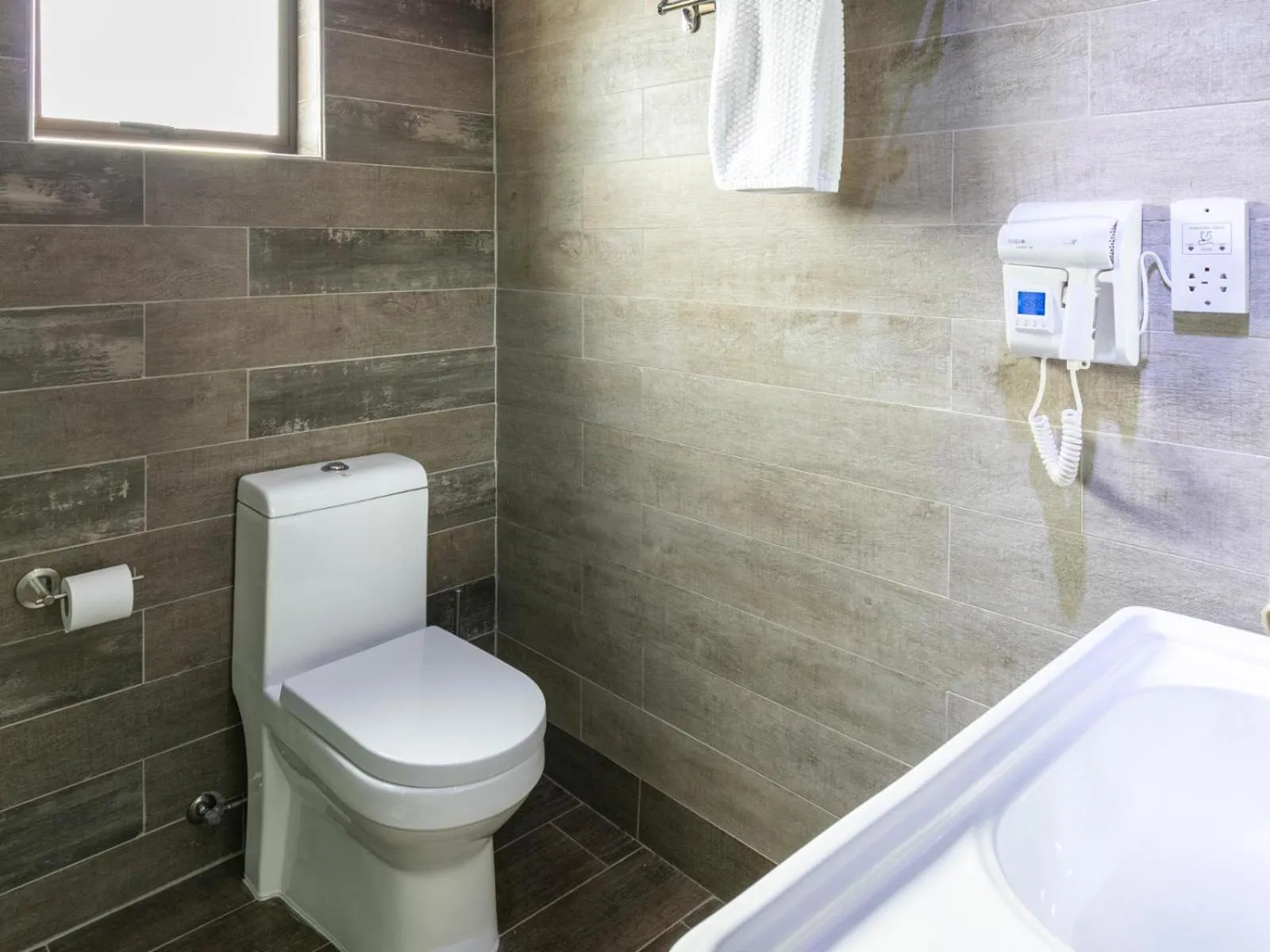 Toilet in Madamz Bed & Breakfast