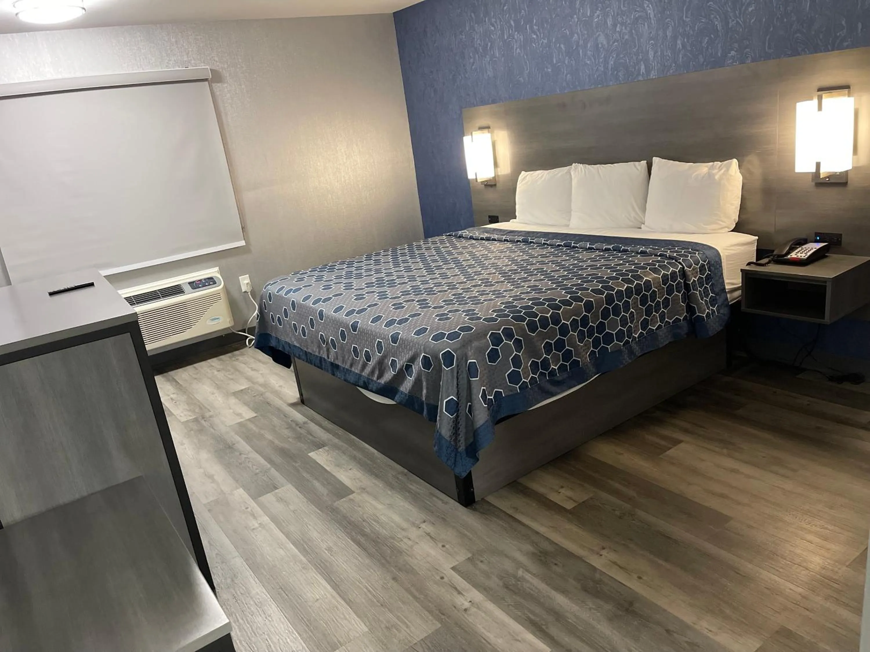 Bed in The Wayne Inn