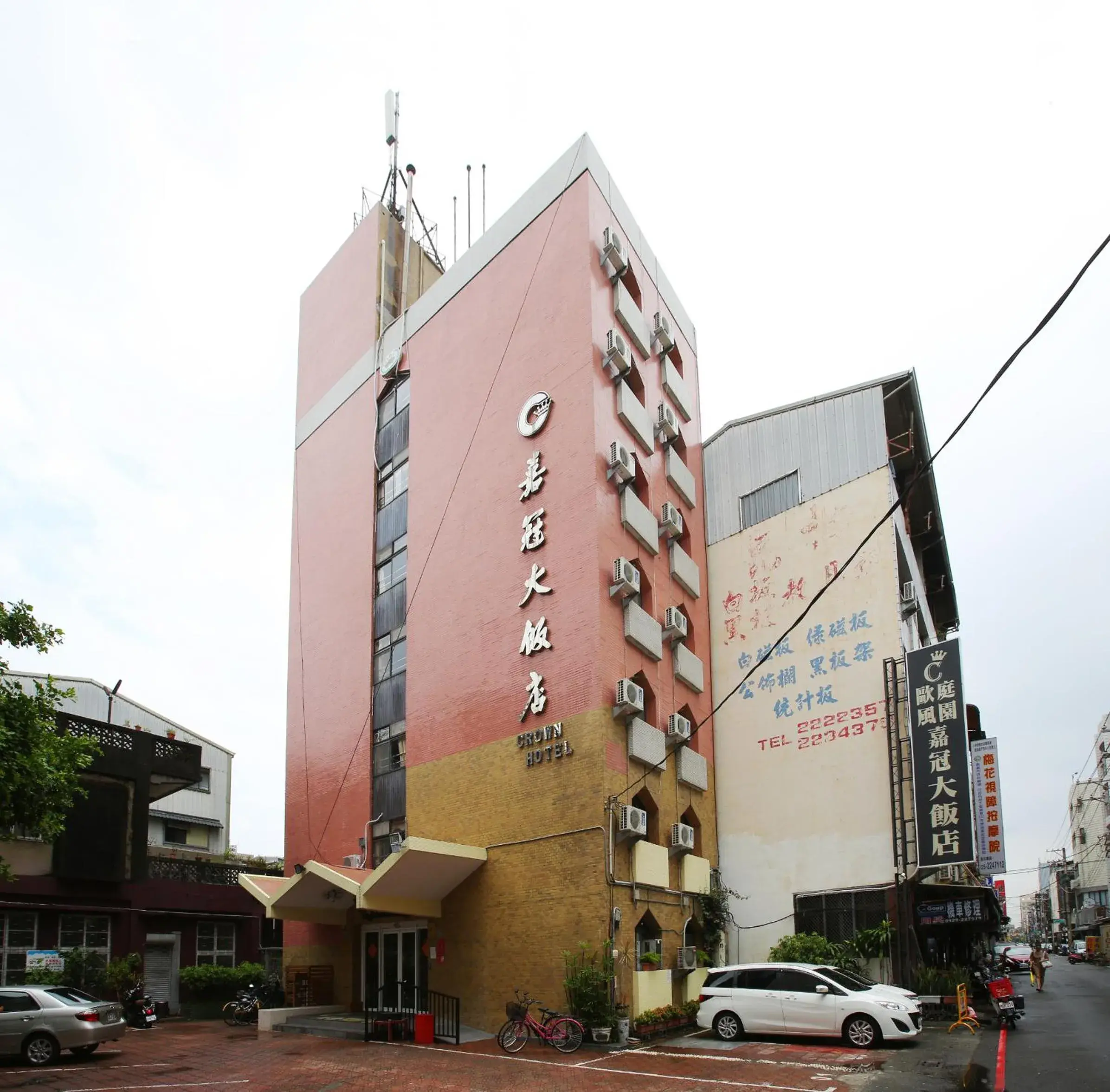 Property building in Chiayi Crown Hotel Property building in Chiayi Crown Hotel