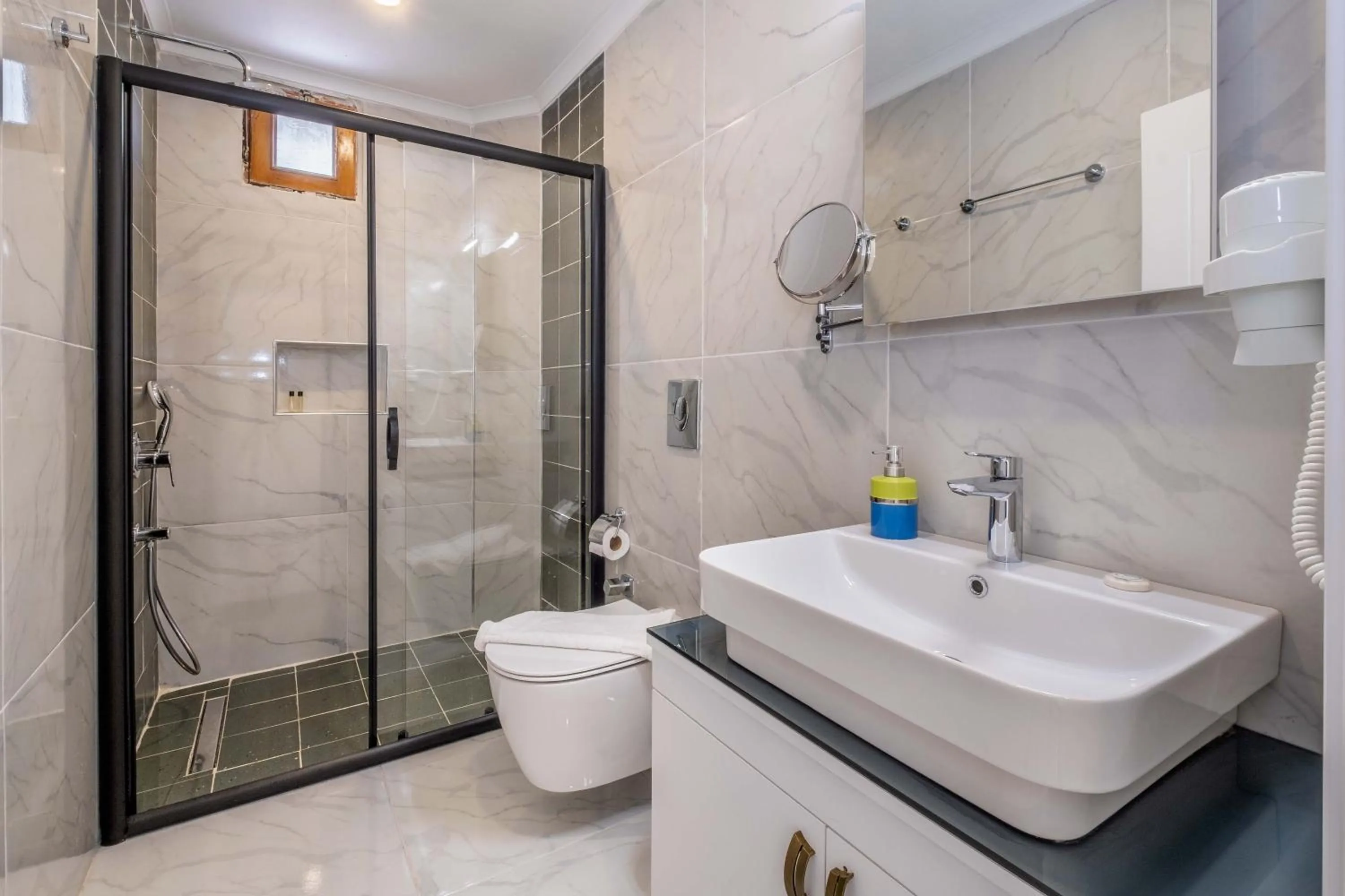 Shower in Yosun Apart