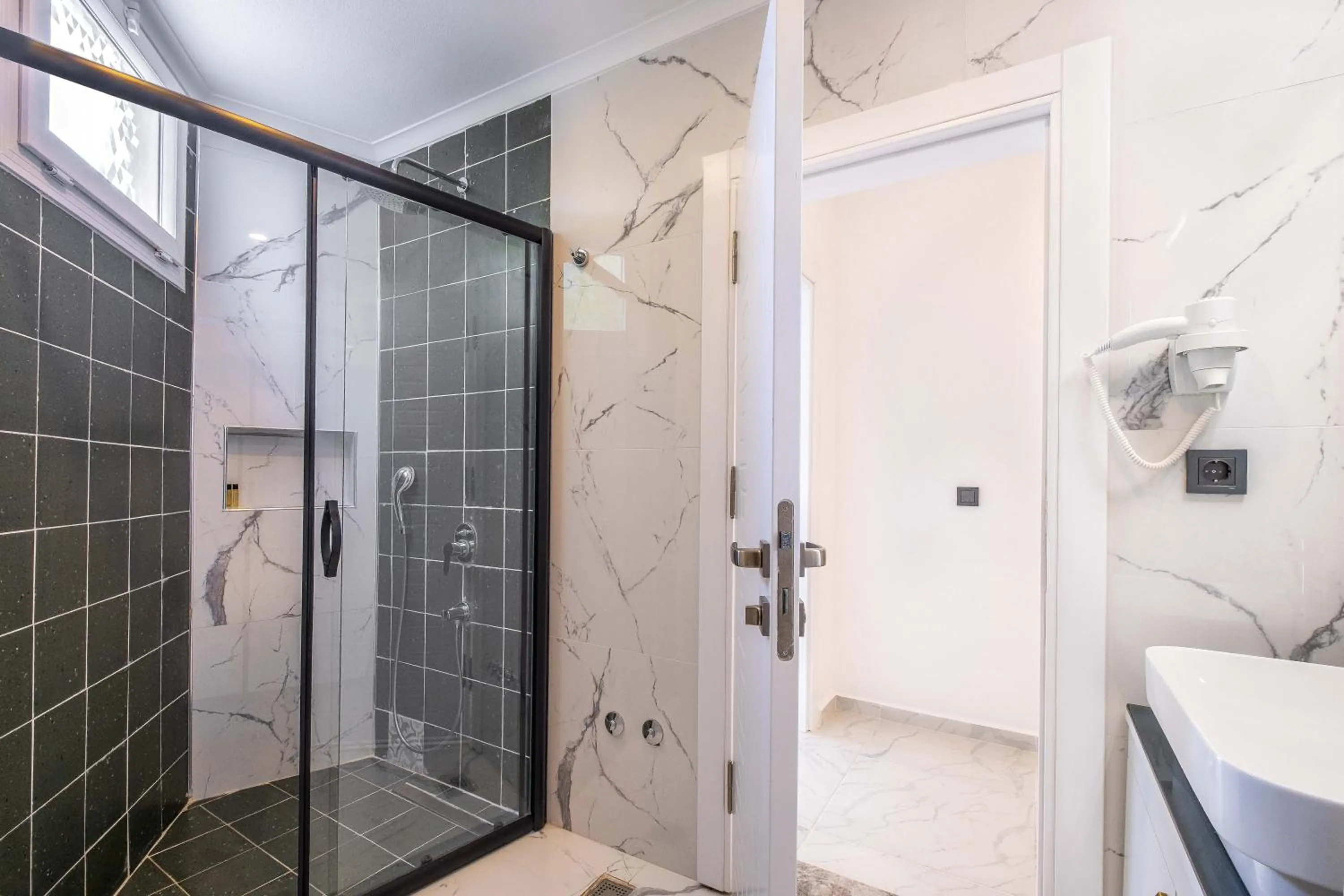 Shower in Yosun Apart