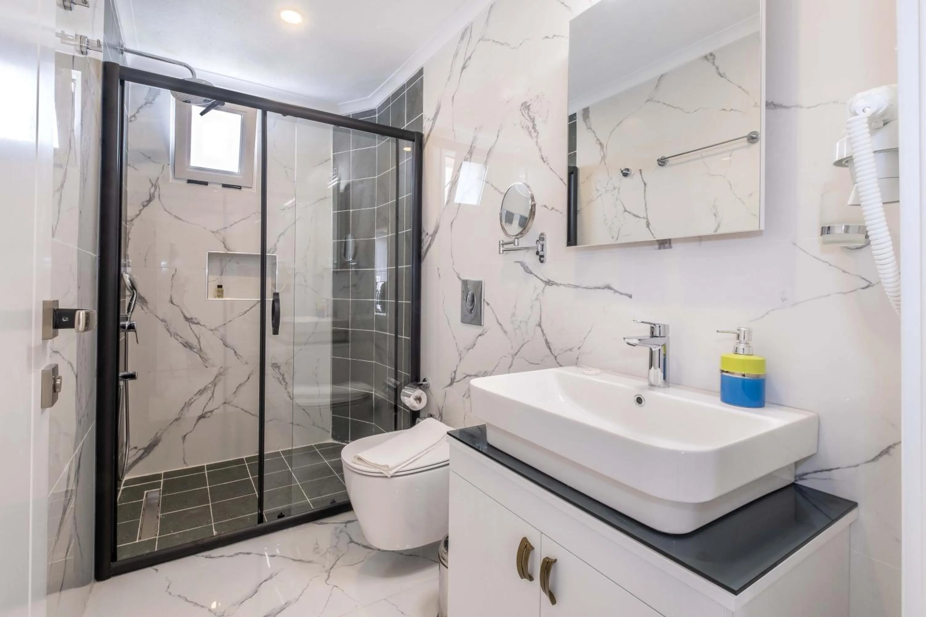 Shower in Yosun Apart