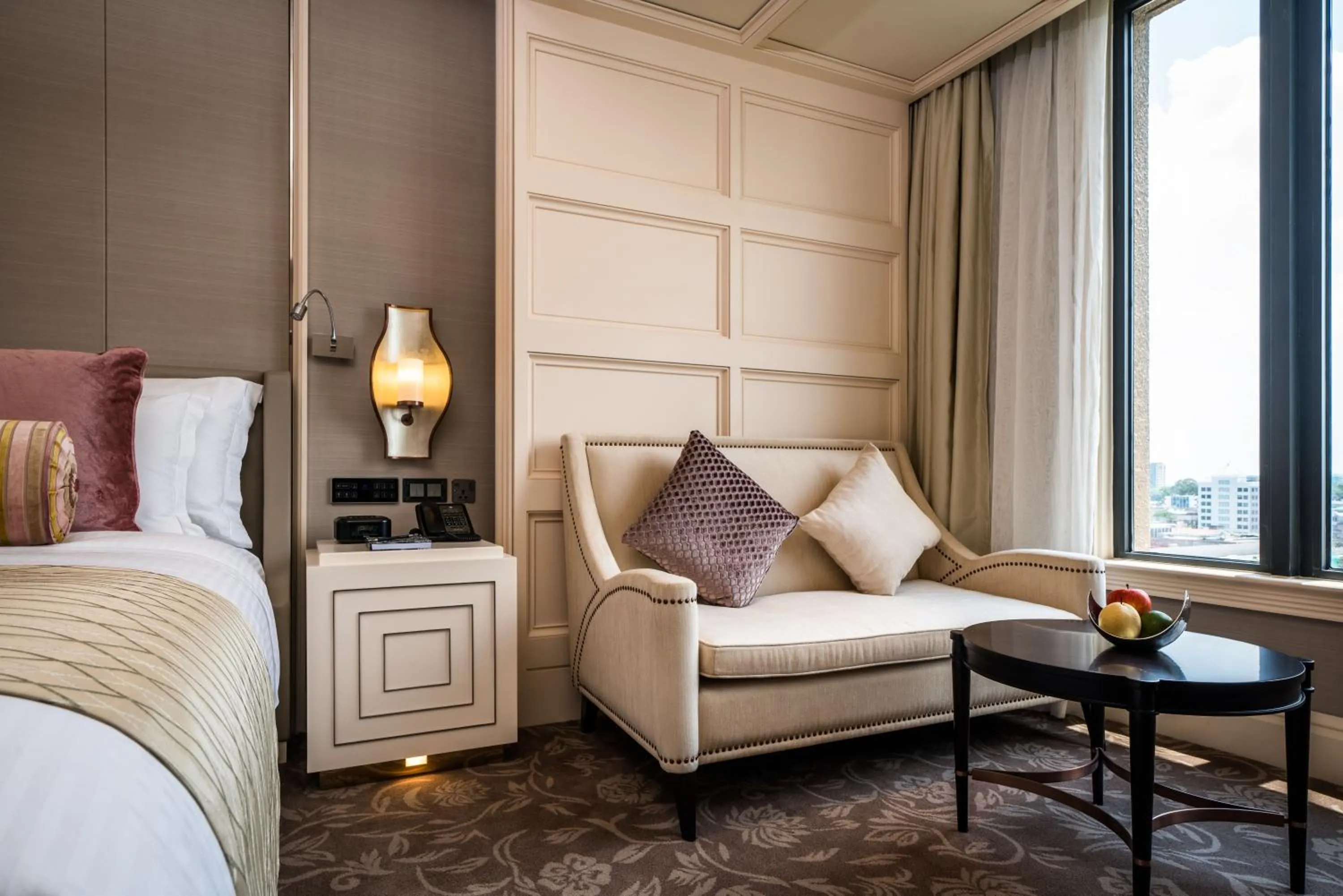 Seating area, Bed in Caravelle Saigon